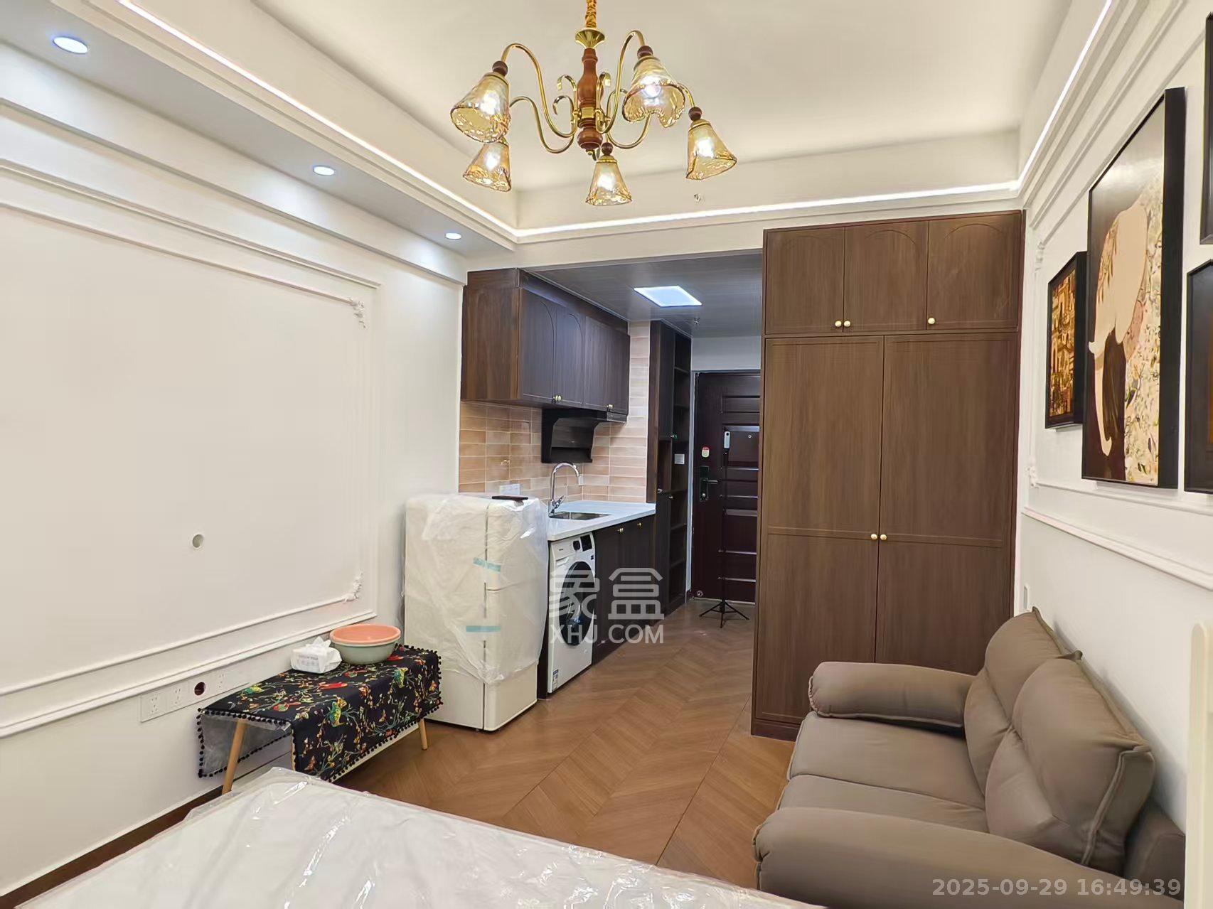 保利天禧EF区  1室1厅1卫    1600.0元/月室内图