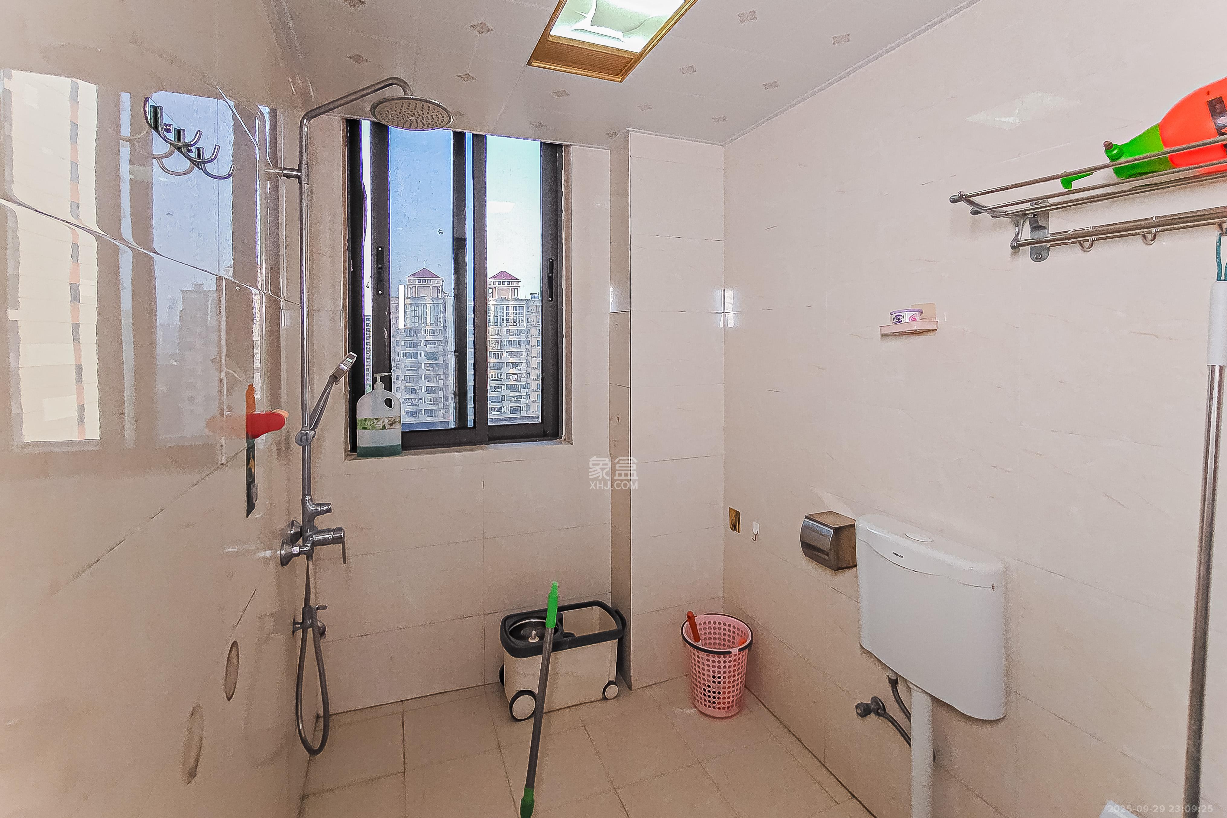 通用时代国际社区 3室2厅2卫 158.0万 通用时代国际社区 3室2厅2卫 158.0万卫生间