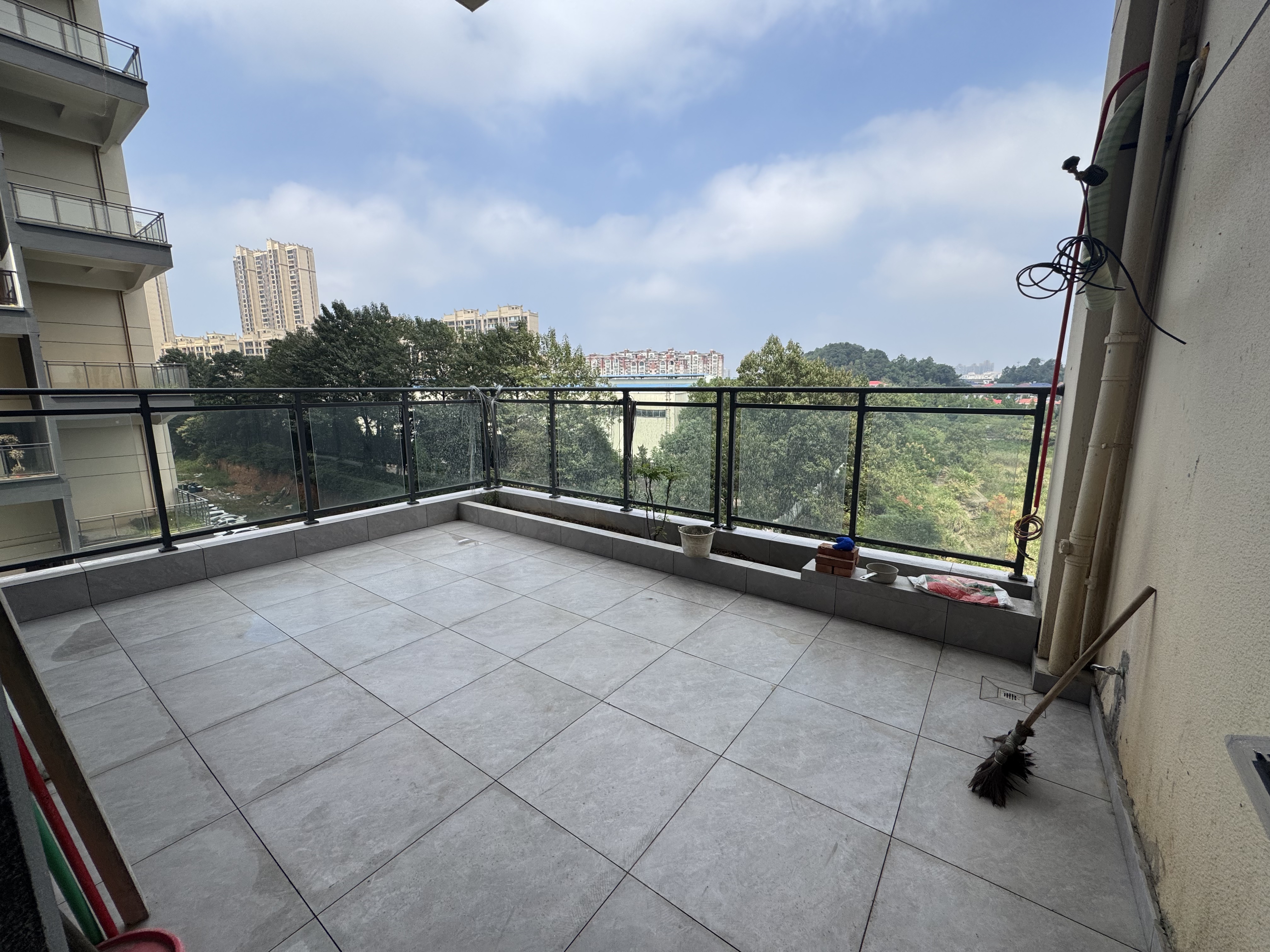 青春里鑫悦府  1室2厅2卫    126.0万室内图