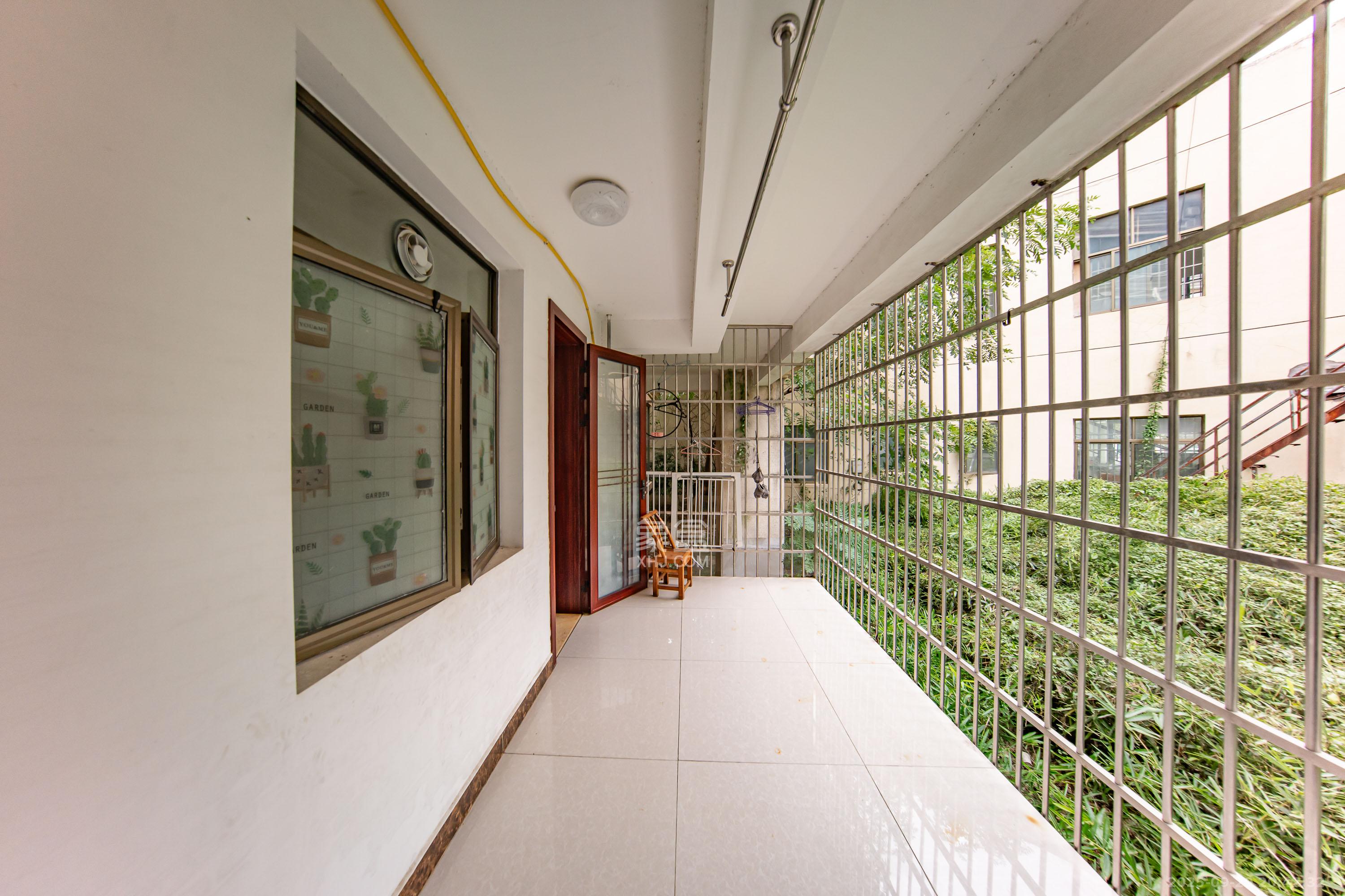 江山帝景雅典  4室2厅2卫    186.0万阳台