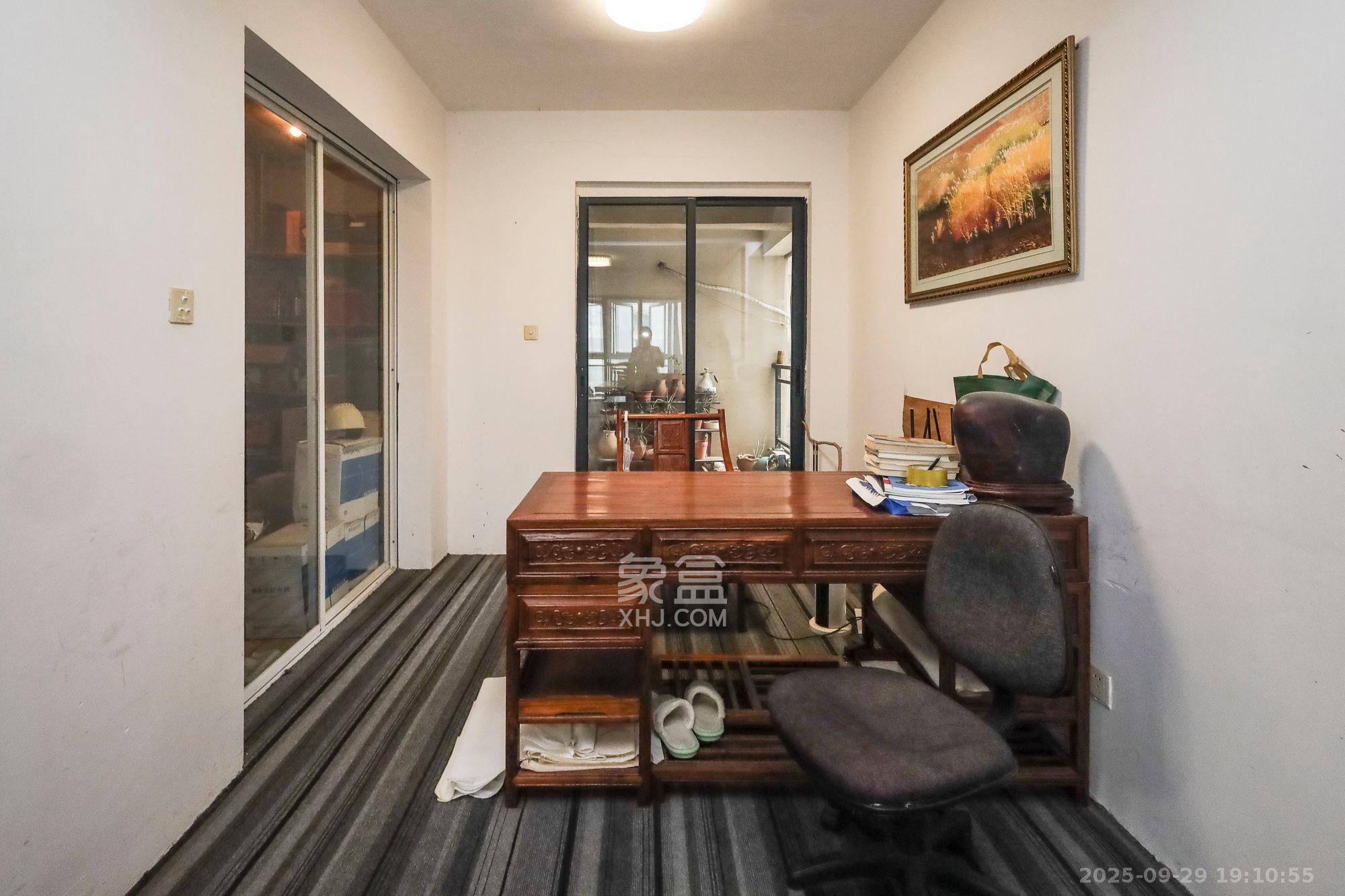 奥克斯广场  3室2厅2卫    2900.0元/月室内图