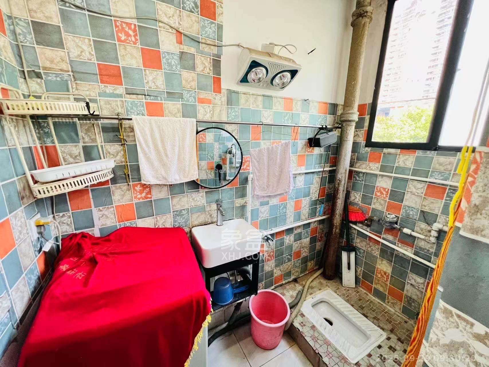 湘粮机械厂宿舍  1室1厅1卫    1200.0元/月室内图