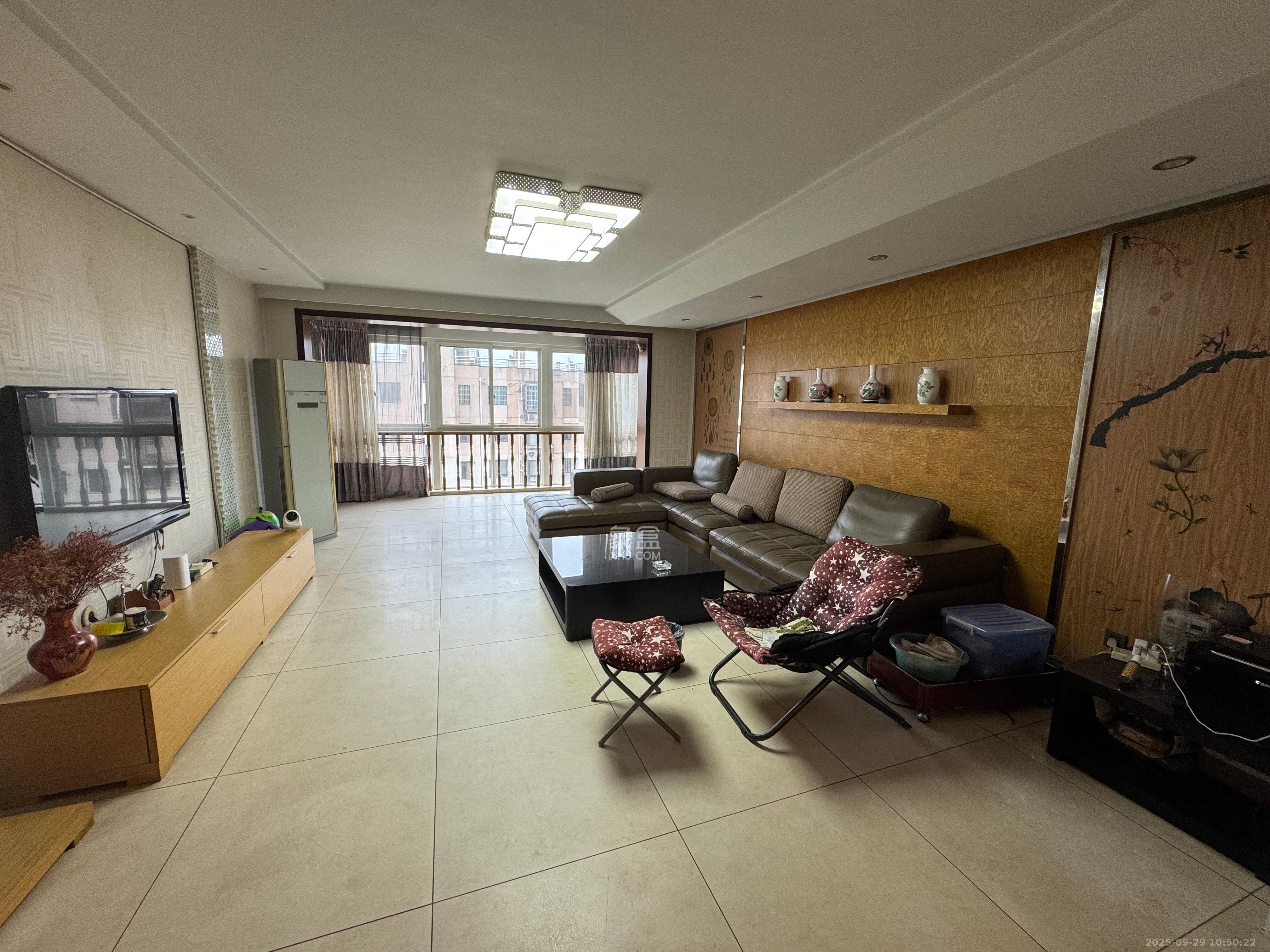 丽景新贵 4室2厅2卫 4500.0元/月 丽景新贵 4室2厅2卫 4500.0元/月室内图