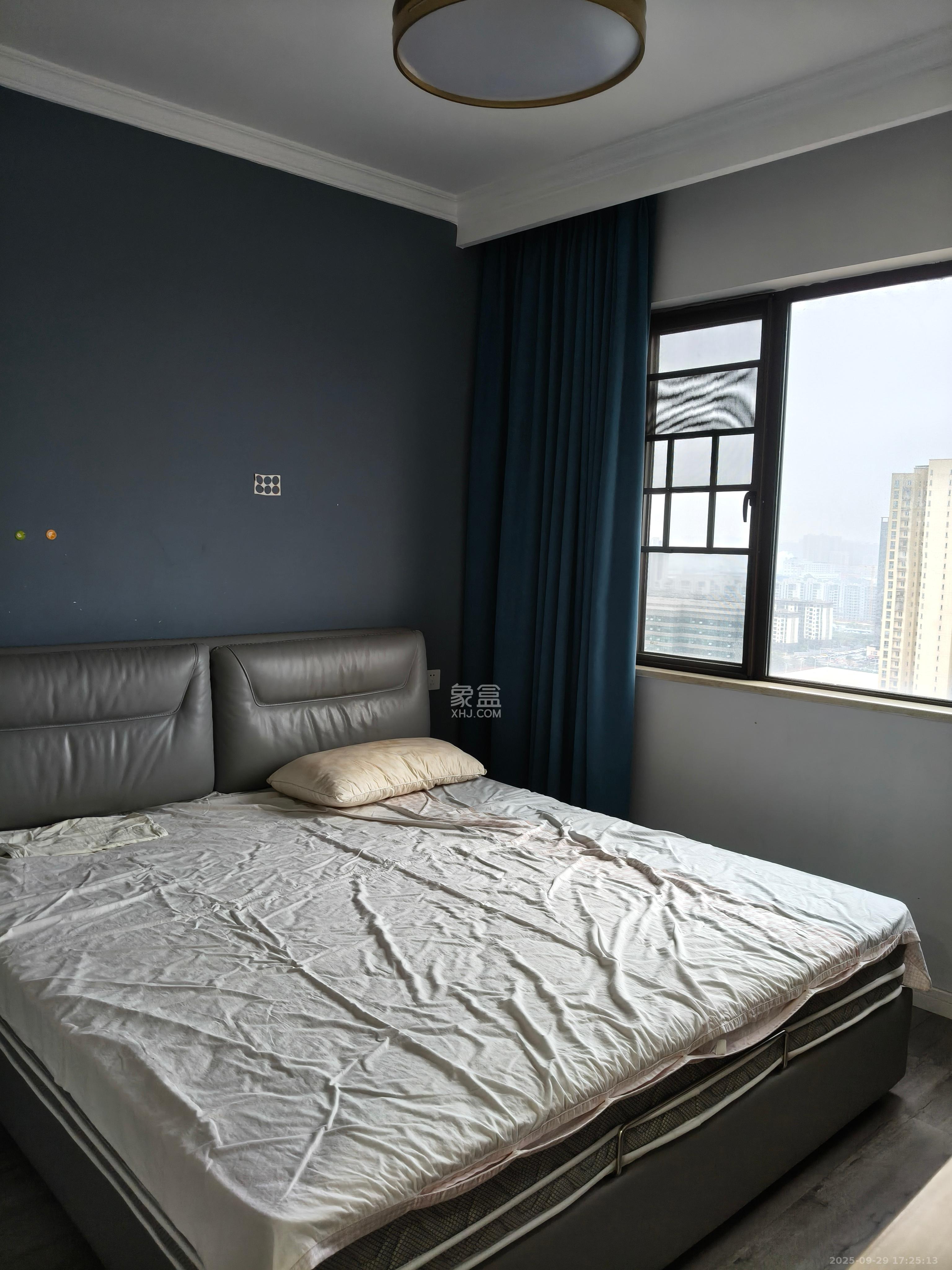 星湖湾二期高层  3室1厅2卫    2800.0元/月室内图