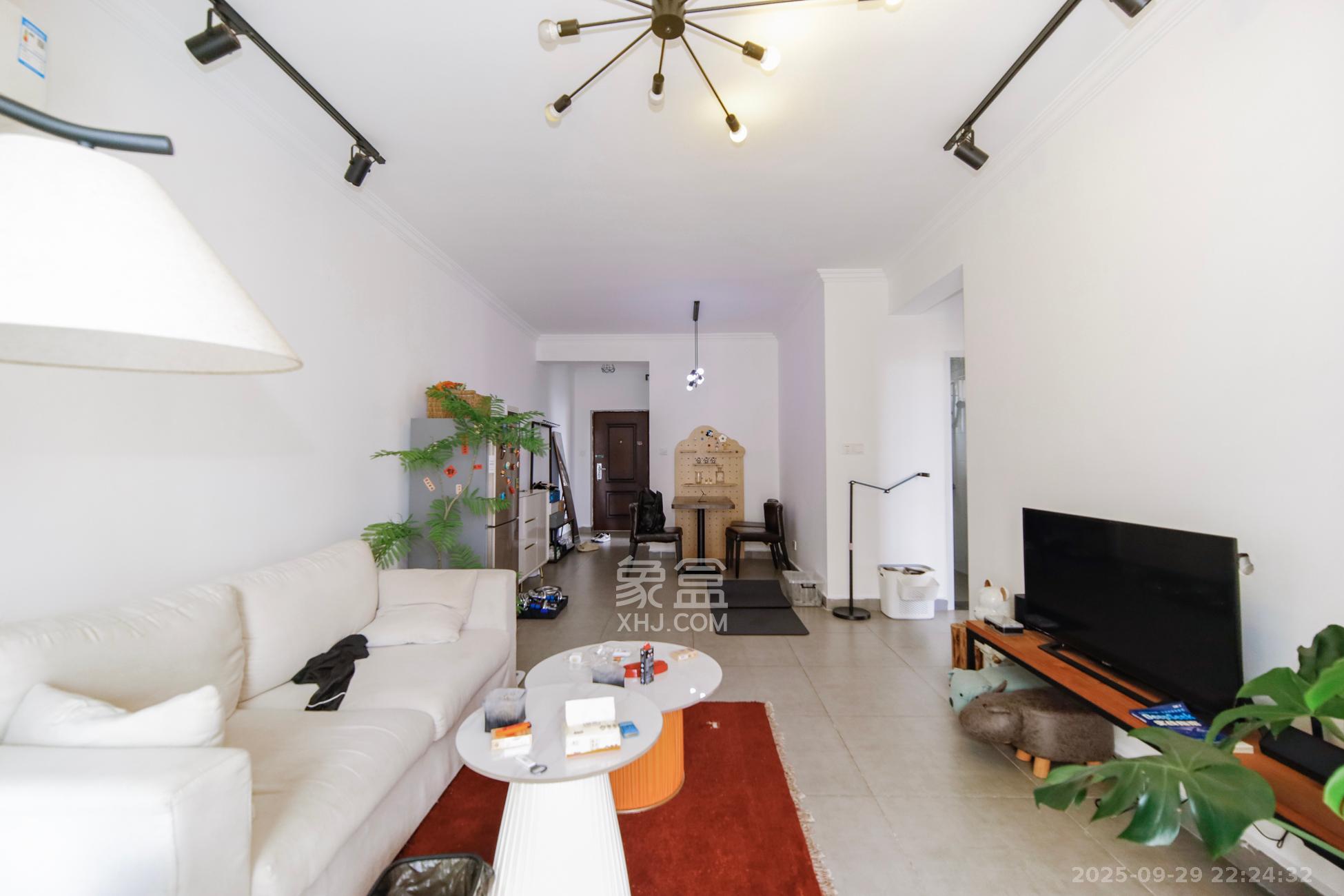 蓝光幸福满庭  2室2厅1卫    67.0万客厅