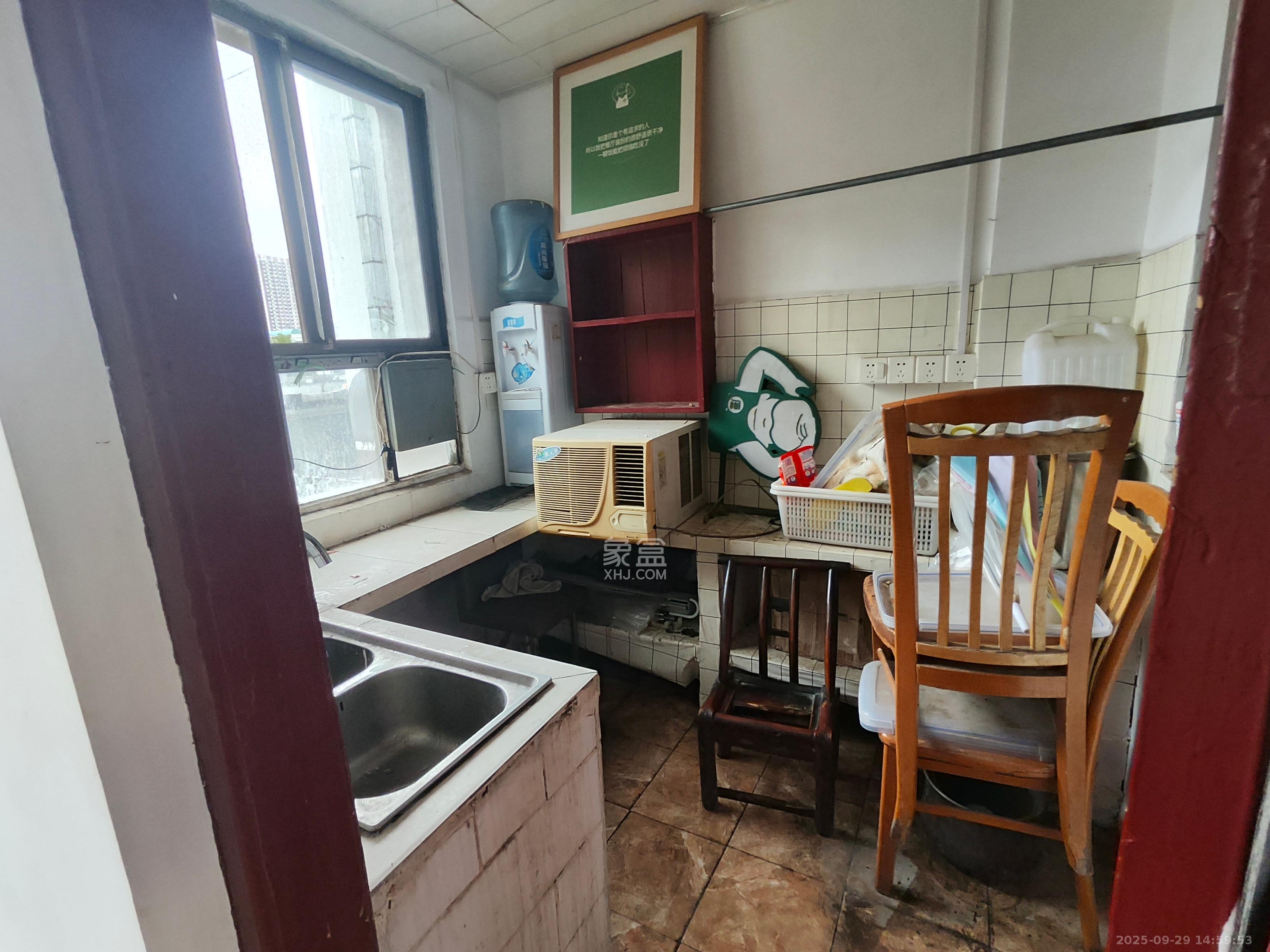 五一东村  3室1厅1卫    1800.0元/月室内图