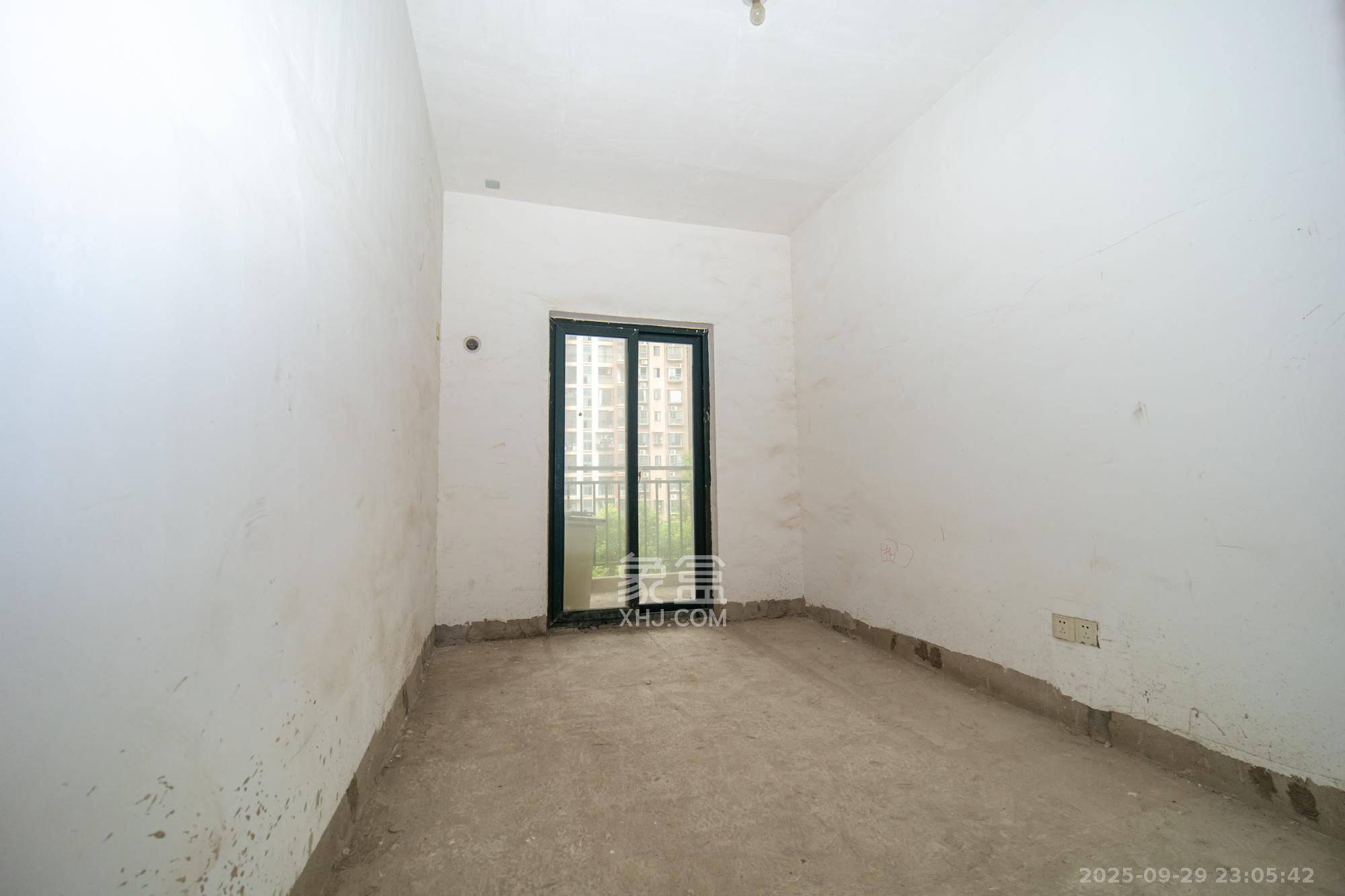 银盘鑫城 4室2厅2卫 72.8万 银盘鑫城 4室2厅2卫 72.8万卧室