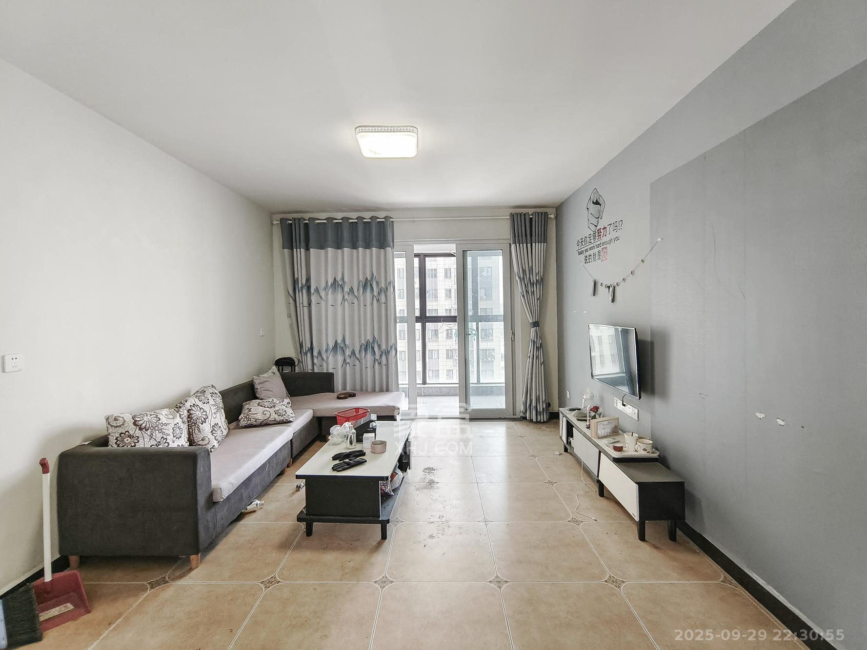 保利香槟国际  3室2厅2卫    94.8万