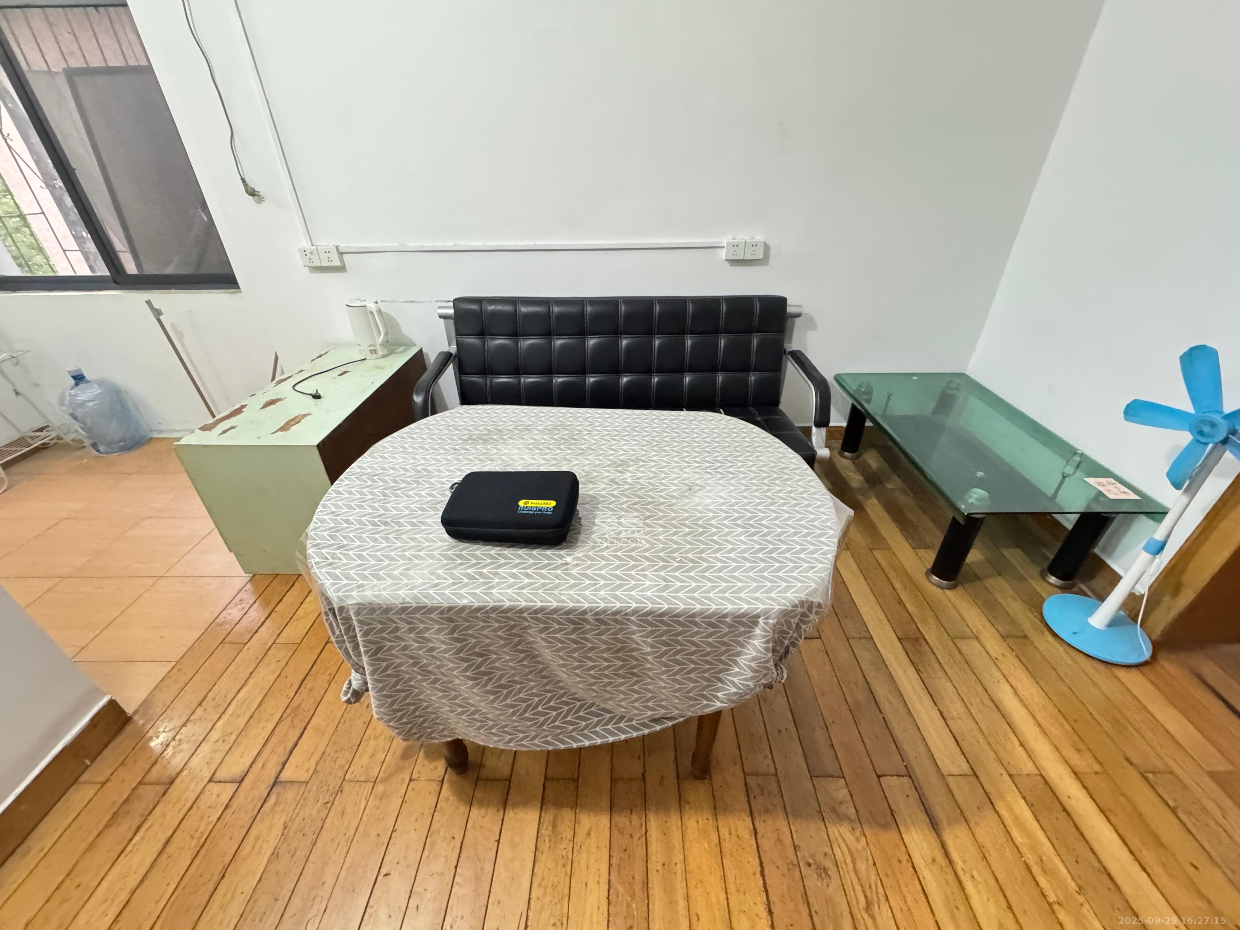 红旗区一片 2室1厅1卫 1400.0元/月 红旗区一片 2室1厅1卫 1400.0元/月室内图