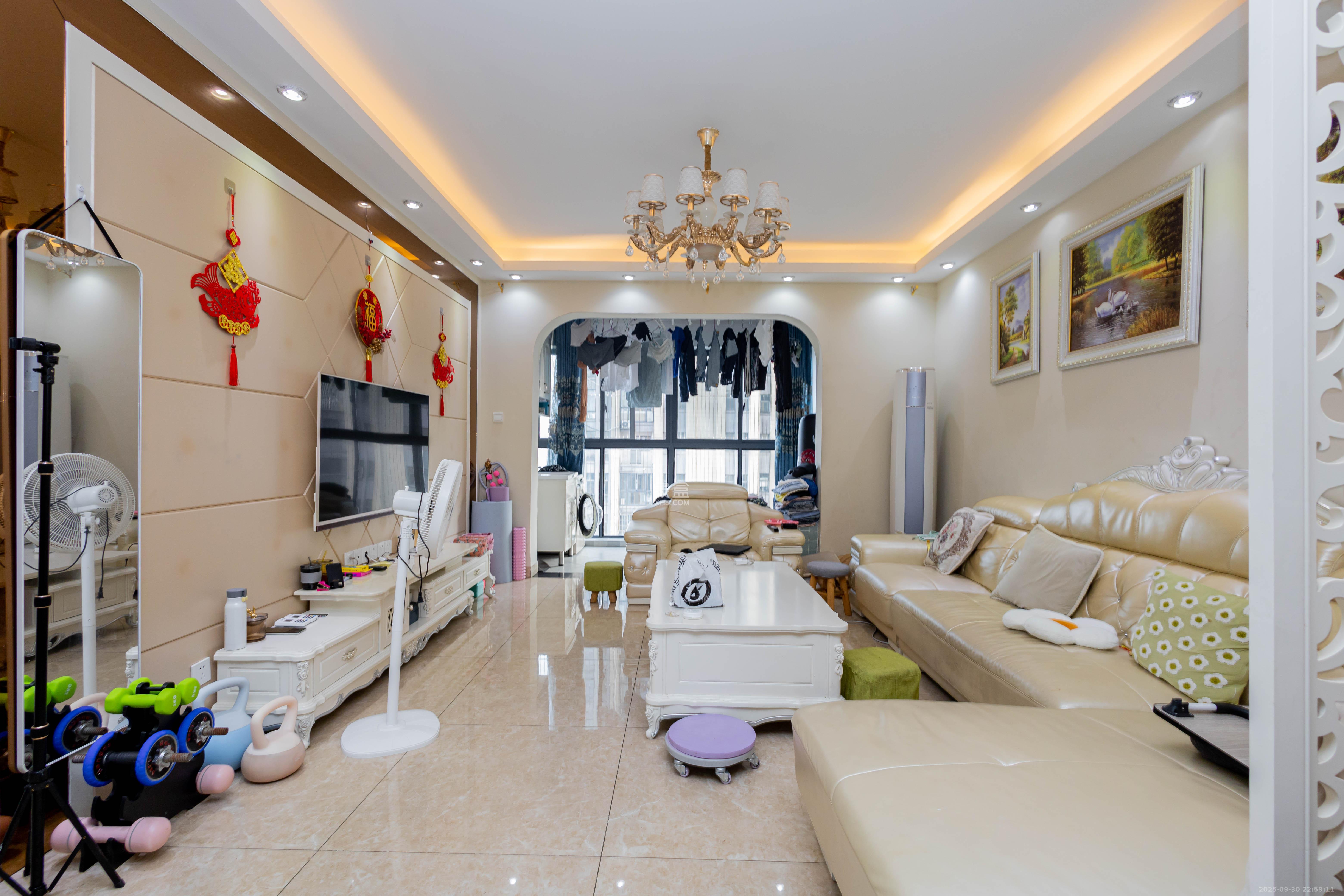 中房瑞致国际  3室2厅2卫    112.0万客厅