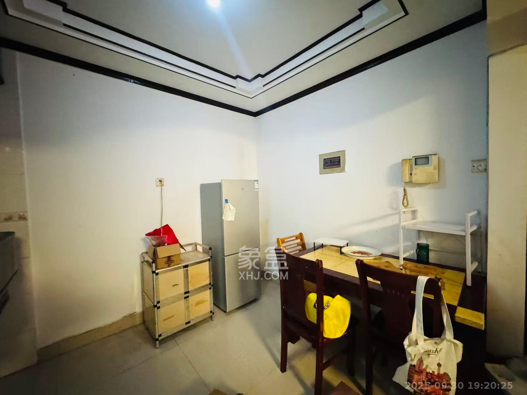 万事佳景园  3室2厅2卫    1700.0元/月室内图