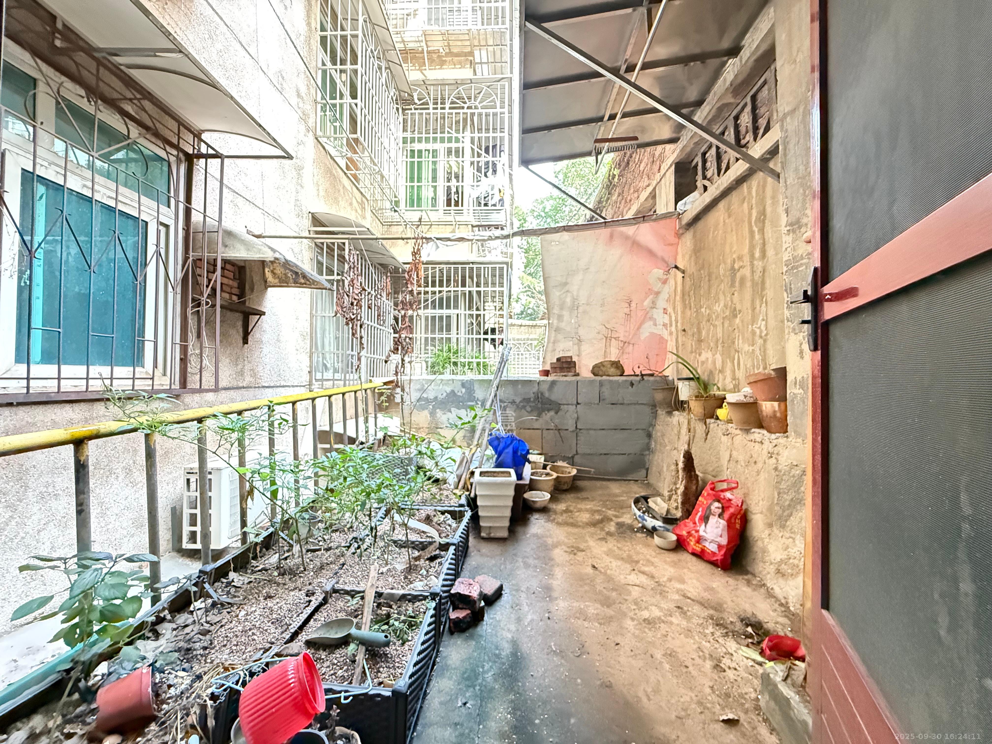 桂花路铁建宿舍  3室1厅1卫   1300.00元/月室内图