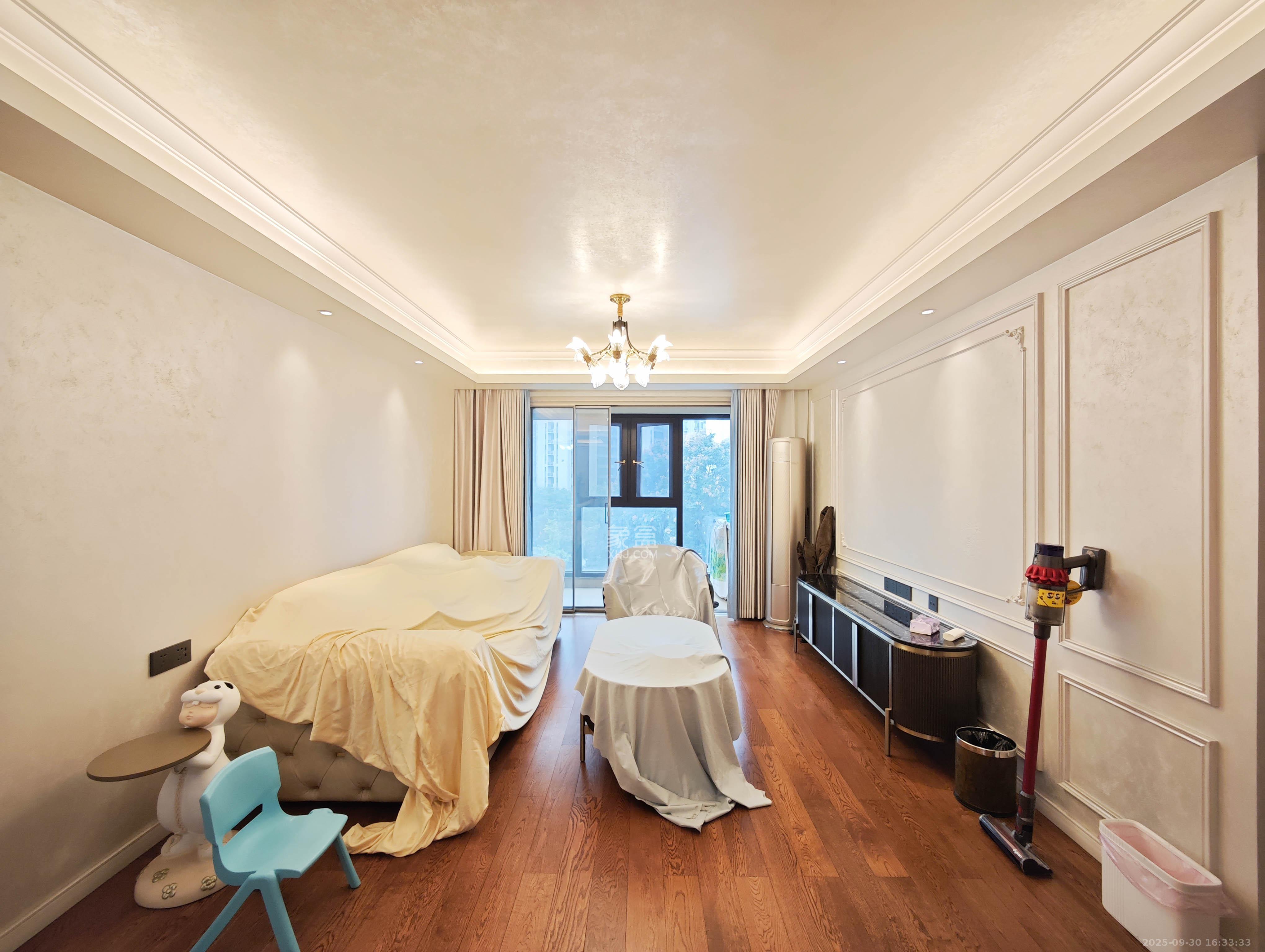 万科魅力之城锋镜里 4室2厅2卫 185.0万 万科魅力之城锋镜里 4室2厅2卫 185.0万客厅