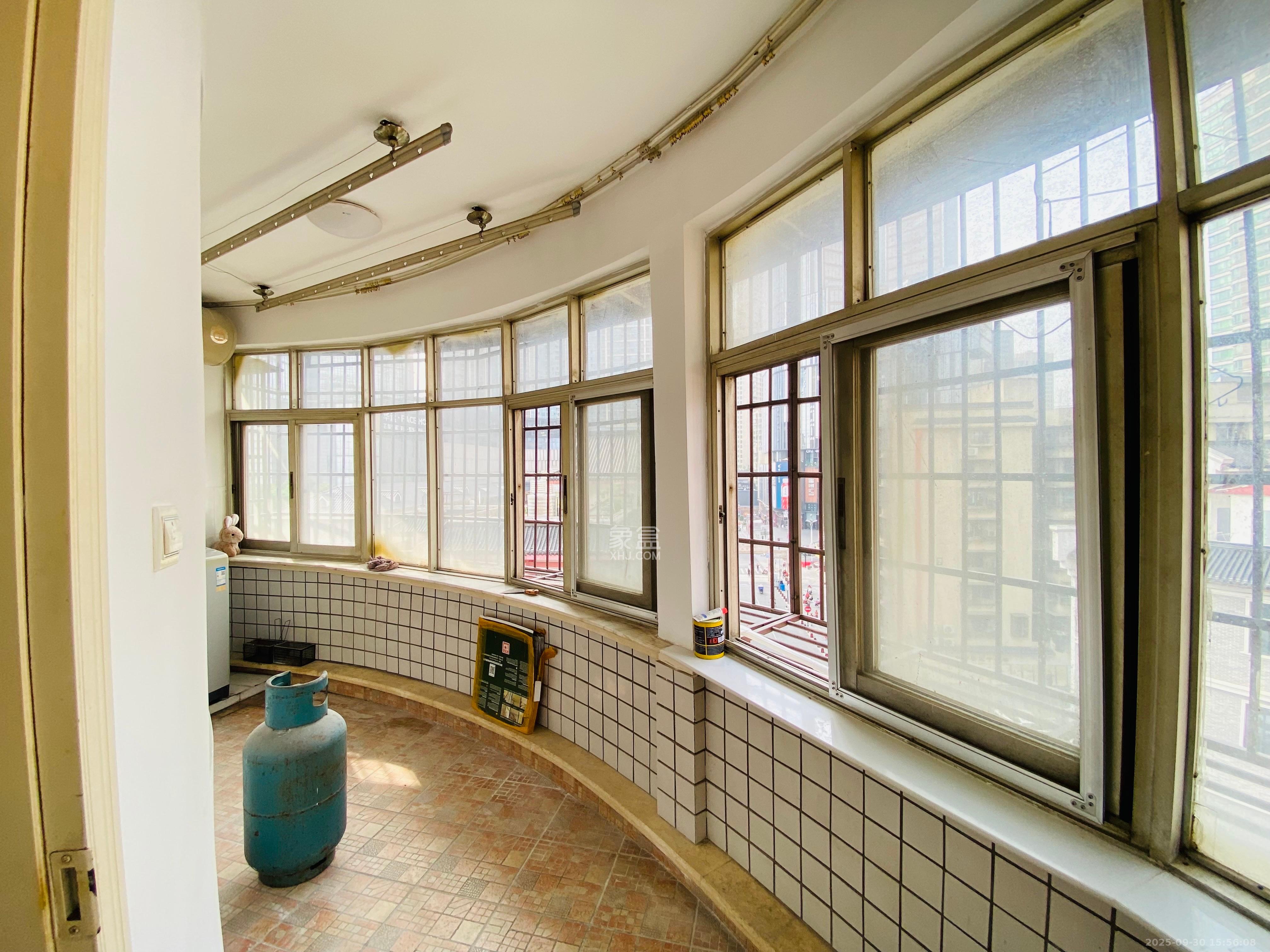 信丰民居 2室2厅1卫 2400.0元/月 信丰民居 2室2厅1卫 2400.0元/月室内图