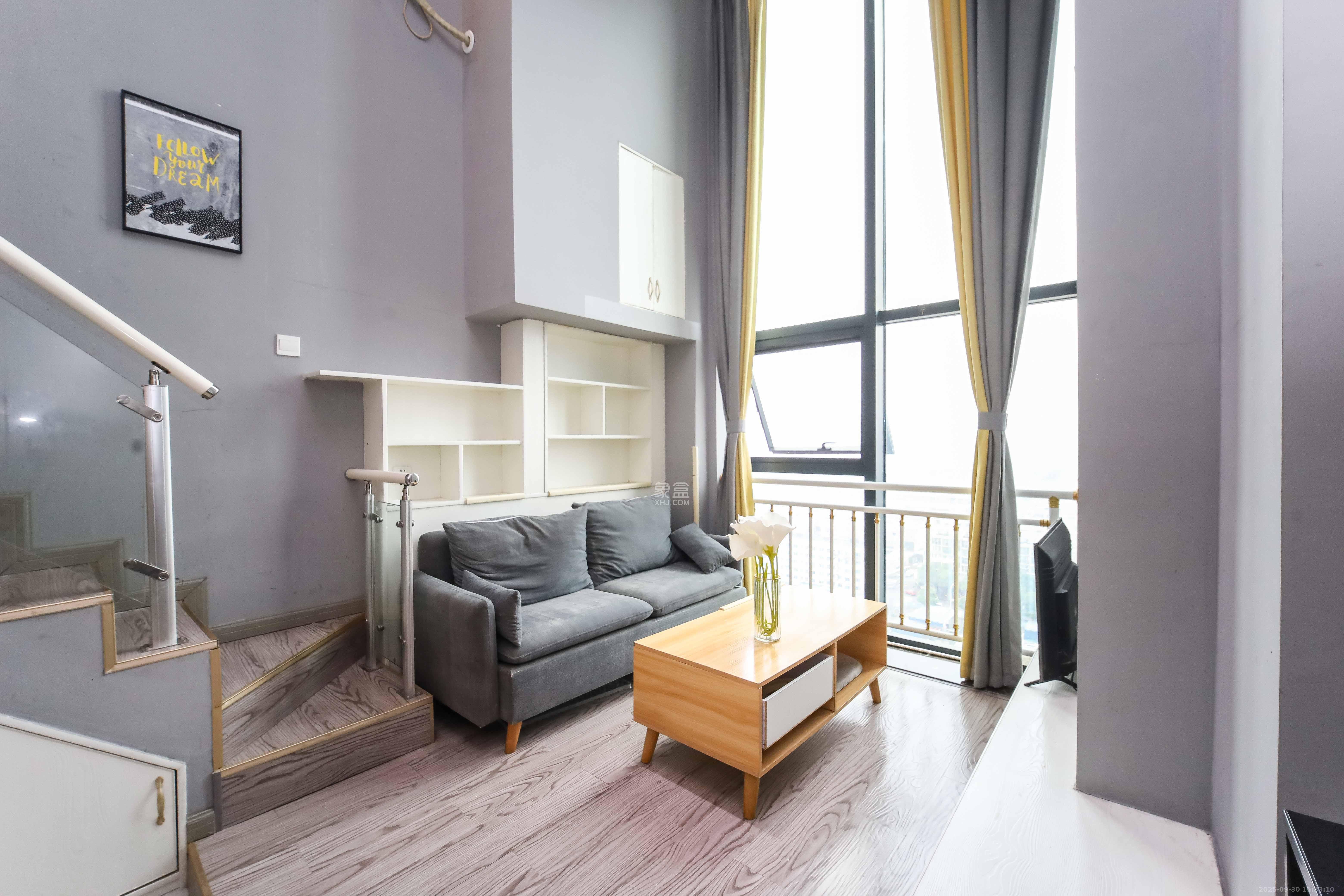 东盈商业广场（华泉城市广场）  1室1厅1卫    35.0万客厅