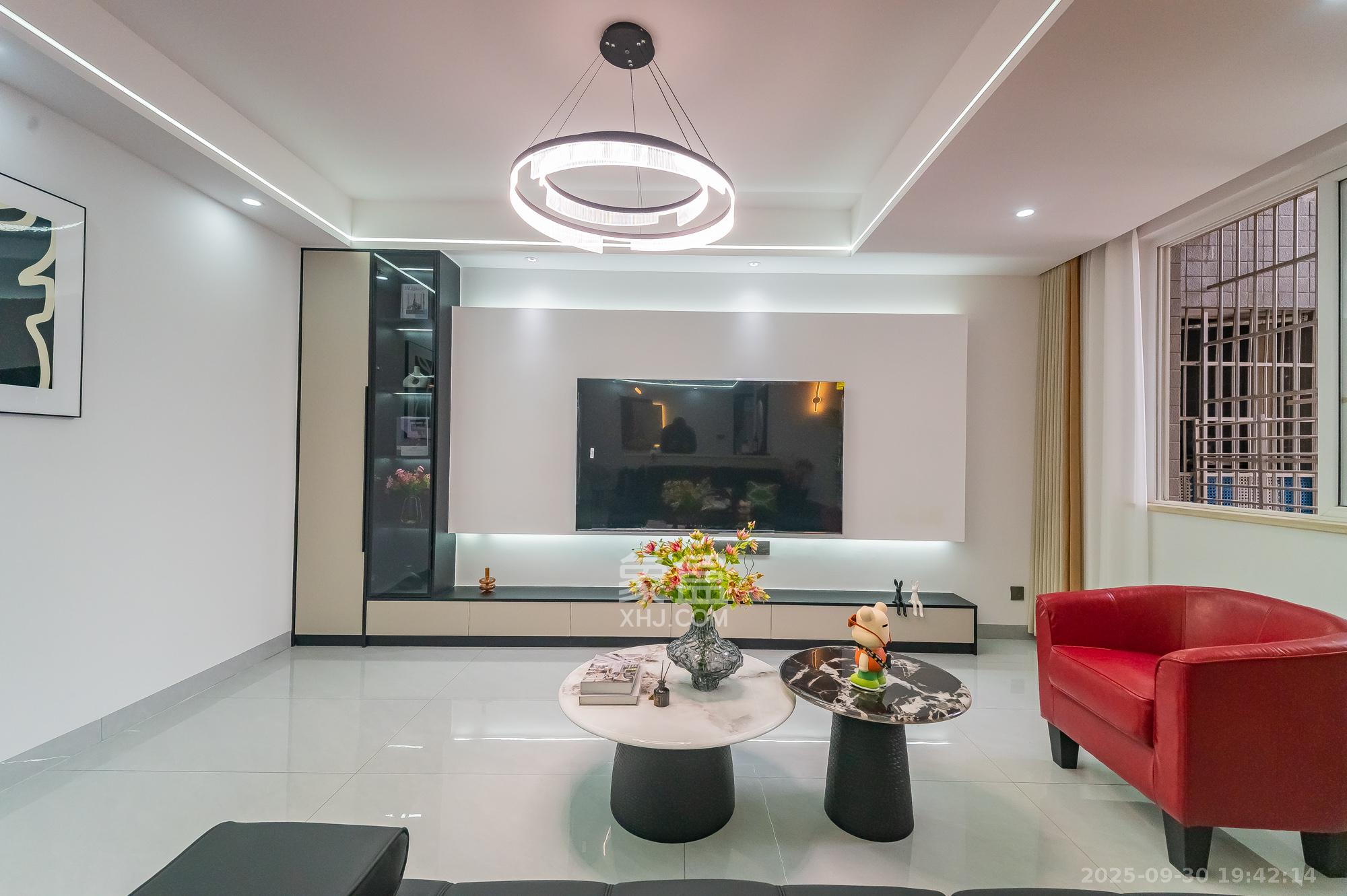 星沙教师公寓 3室2厅2卫 66.8万 星沙教师公寓 3室2厅2卫 66.8万客厅