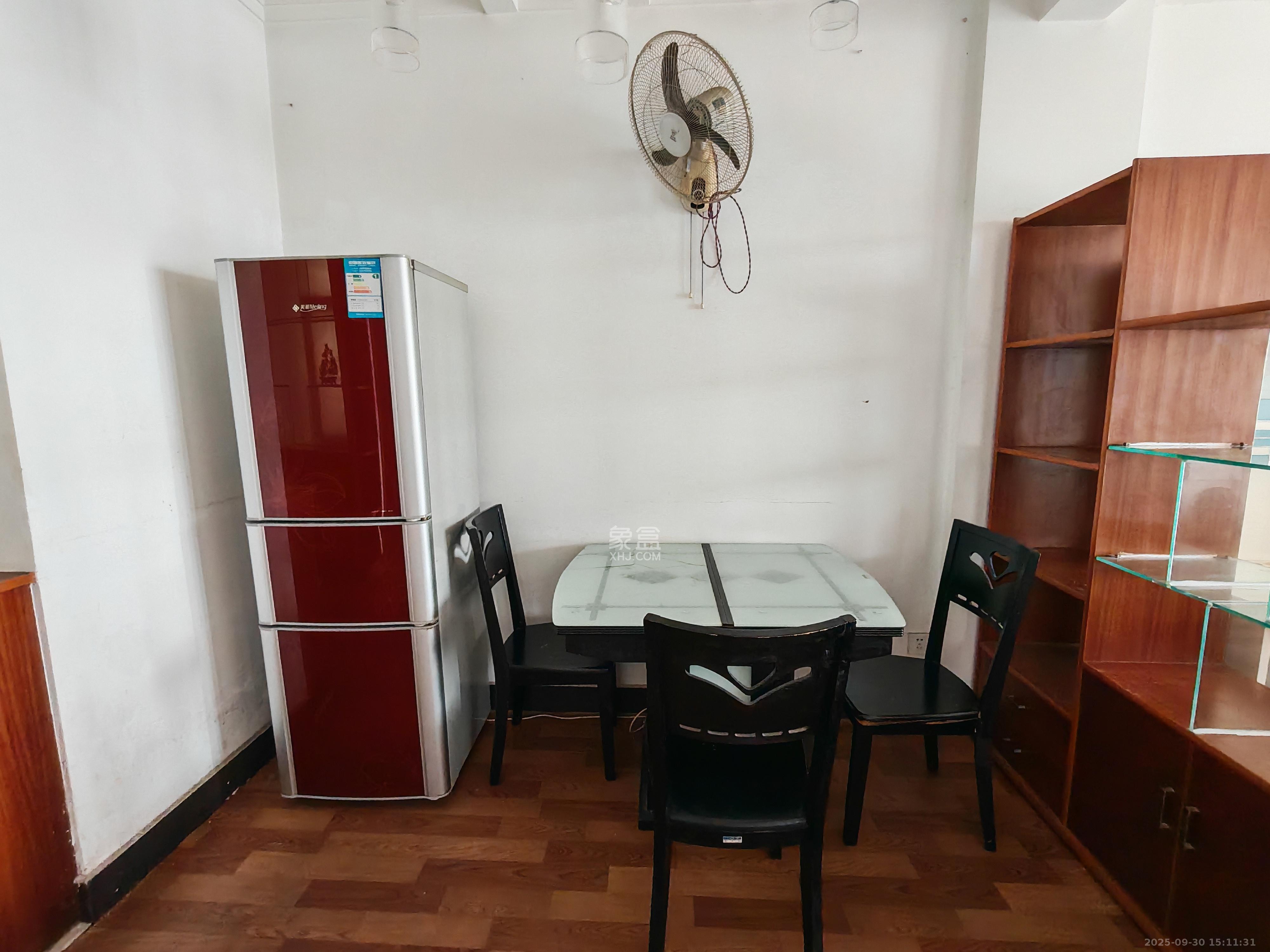 领秀星城(领秀新城) 2室2厅1卫 1500.0元/月 领秀星城(领秀新城) 2室2厅1卫 1500.0元/月室内图