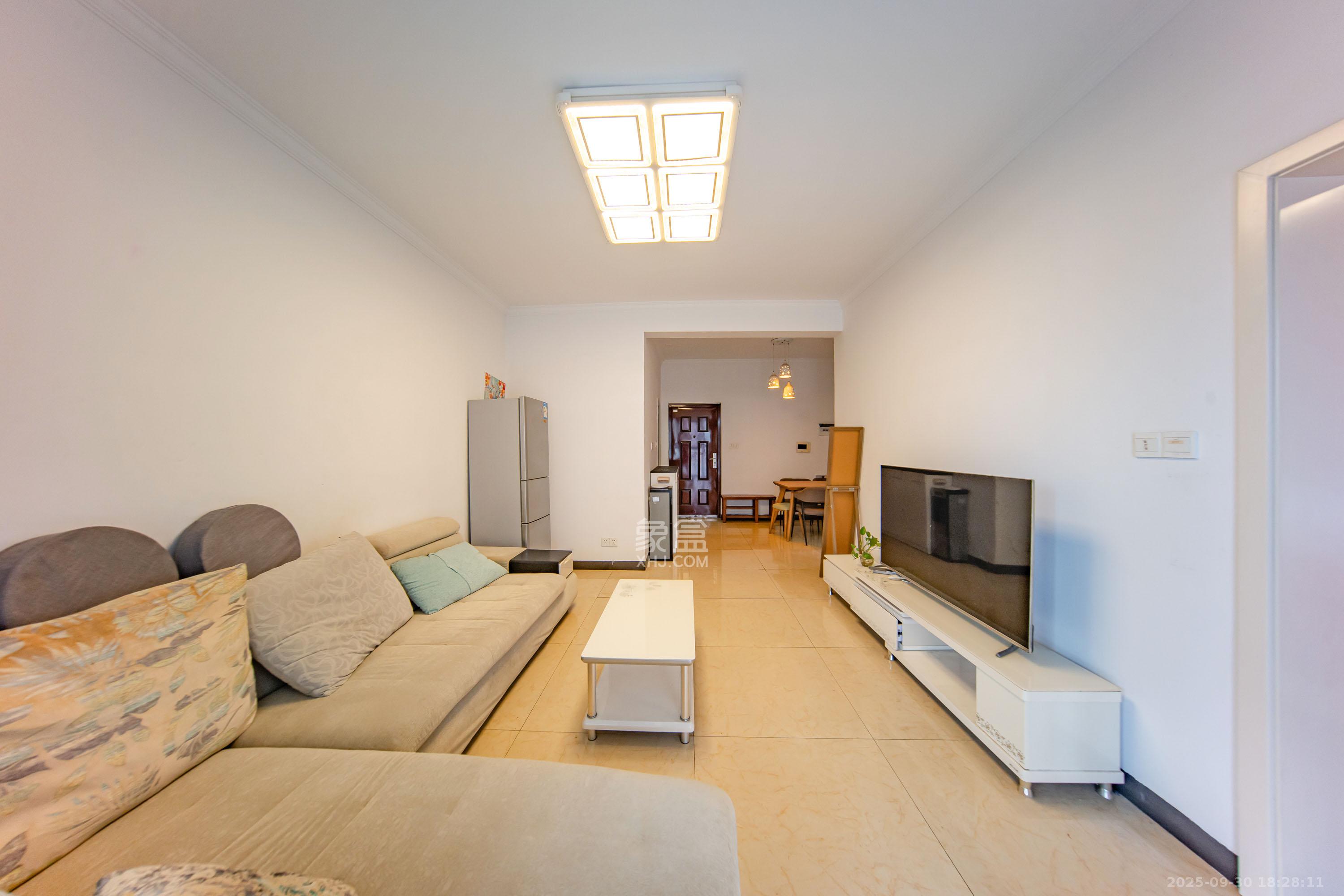 洋湖时代  3室2厅1卫    55.0万 洋湖时代  3室2厅1卫    55.0万客厅