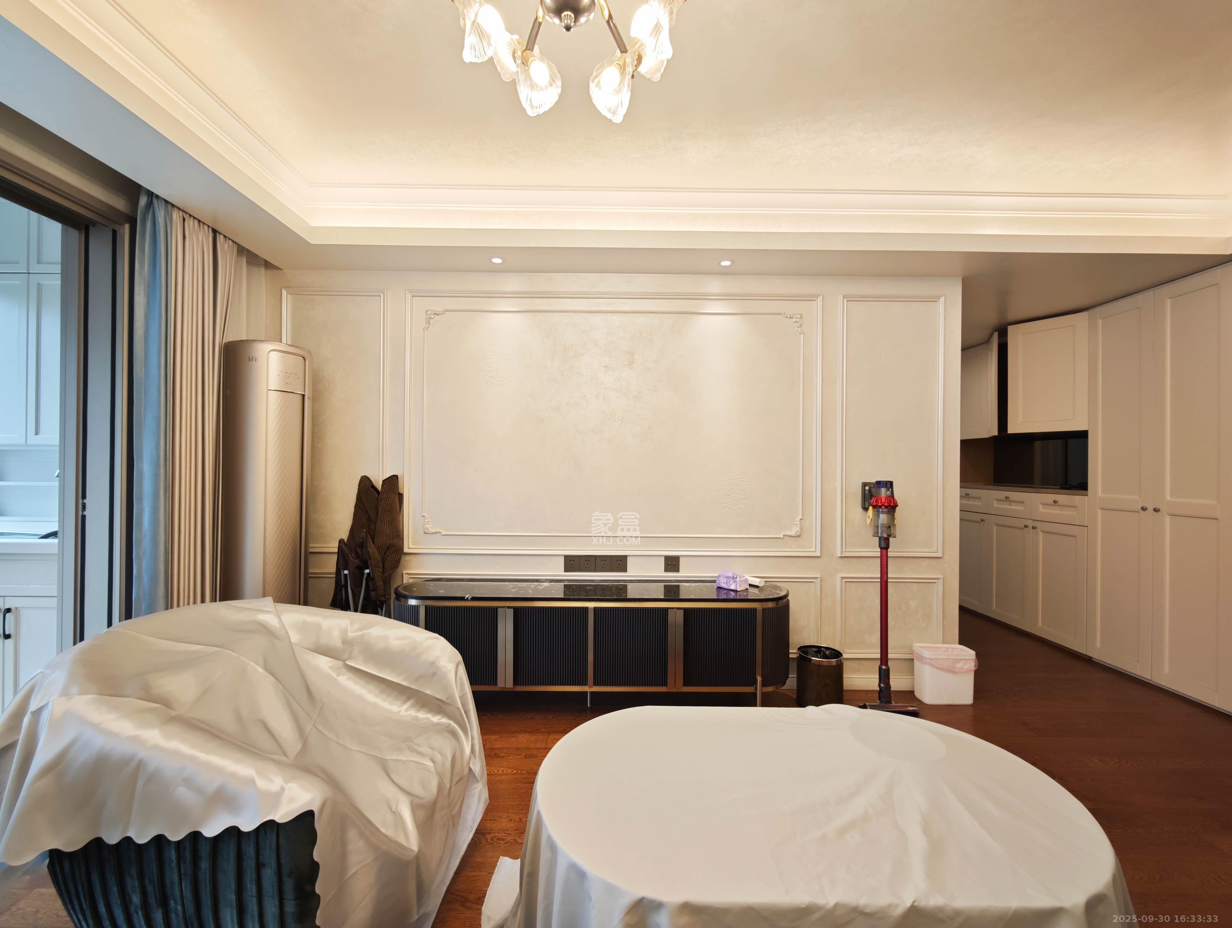 万科魅力之城锋镜里 4室2厅2卫 185.0万 万科魅力之城锋镜里 4室2厅2卫 185.0万客厅