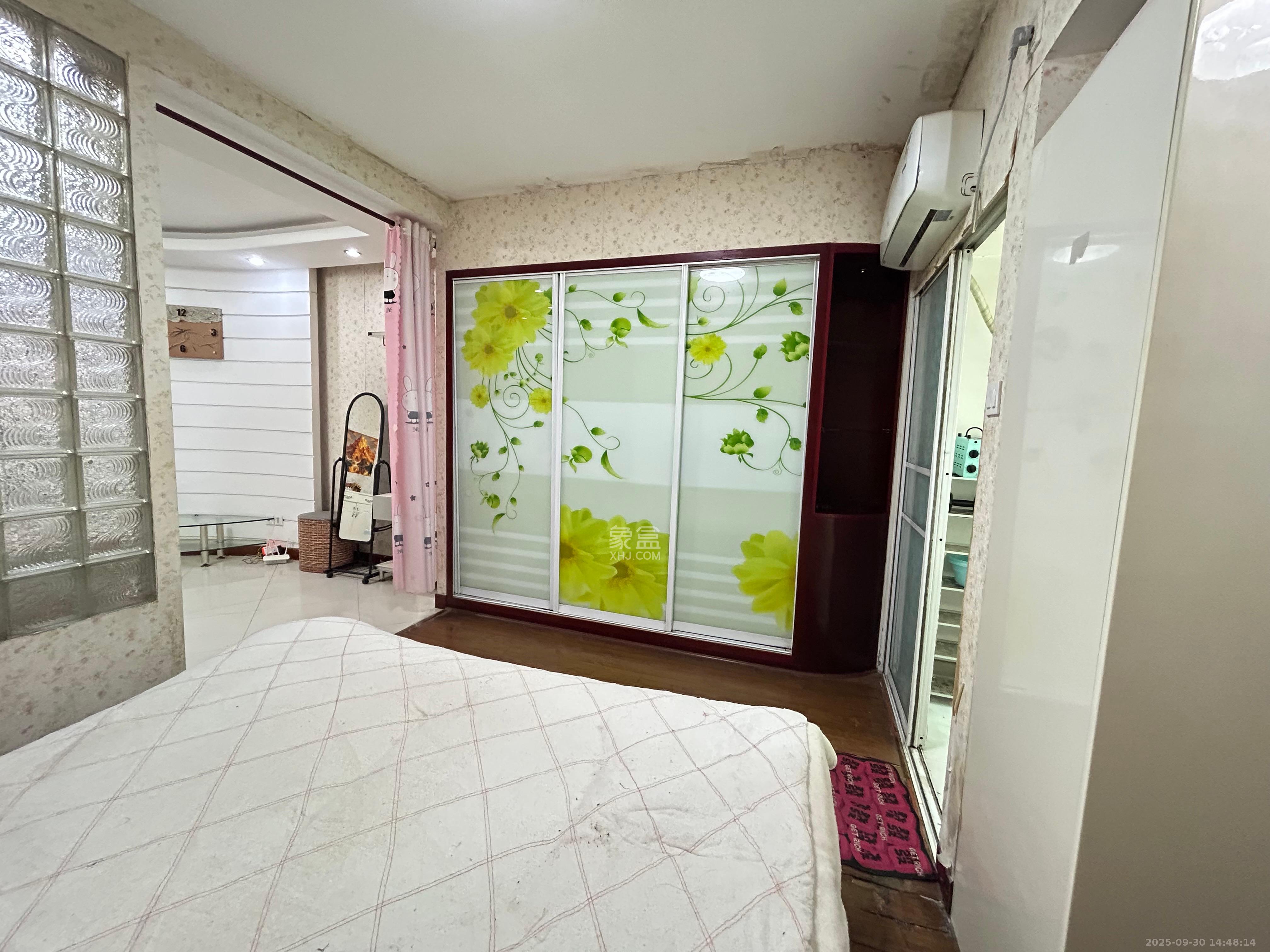 QQ生活馆  1室1厅1卫    1600.0元/月 QQ生活馆  1室1厅1卫    1600.0元/月室内图