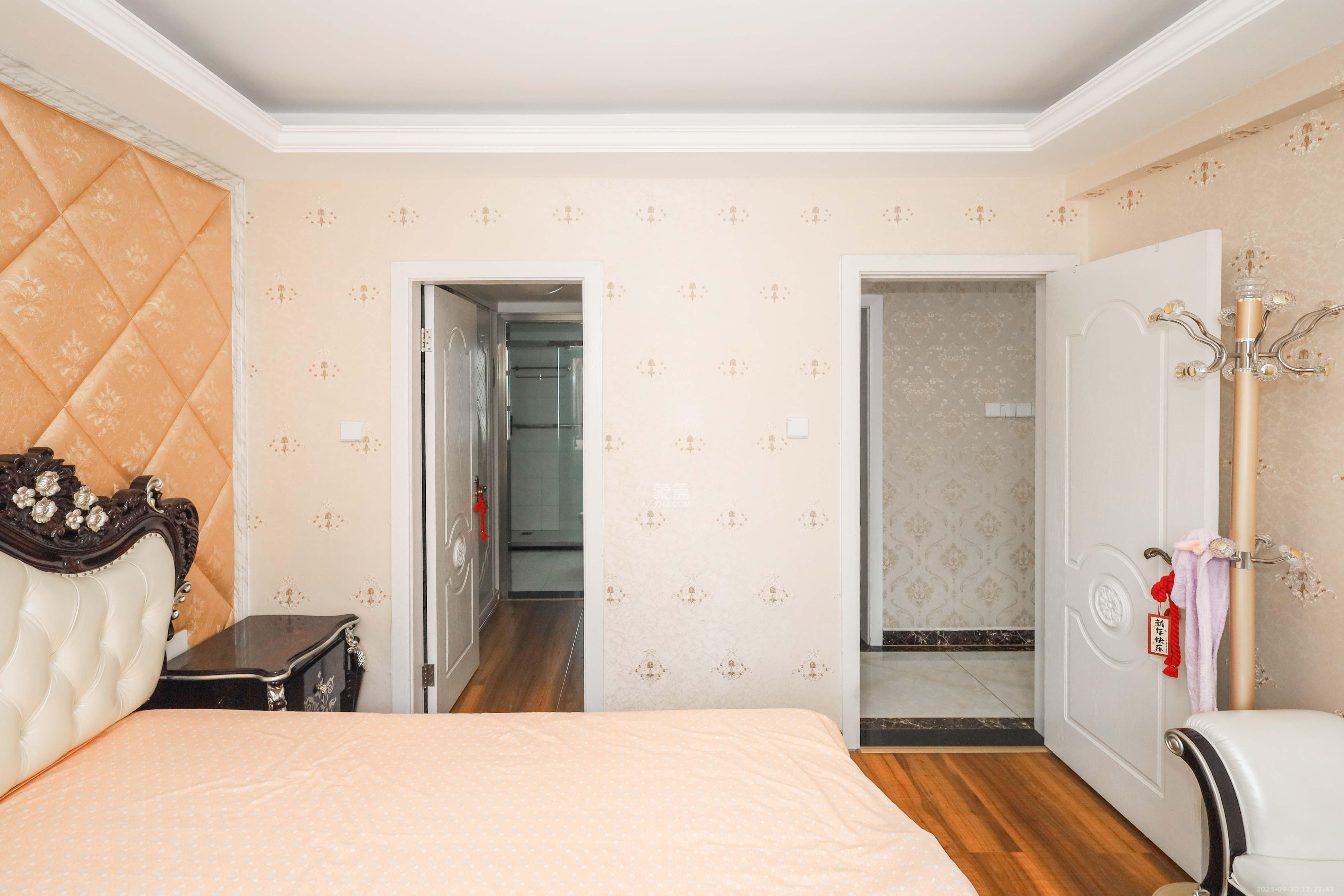 好莱城（弘德西街）  4室2厅2卫    120.0万卧室