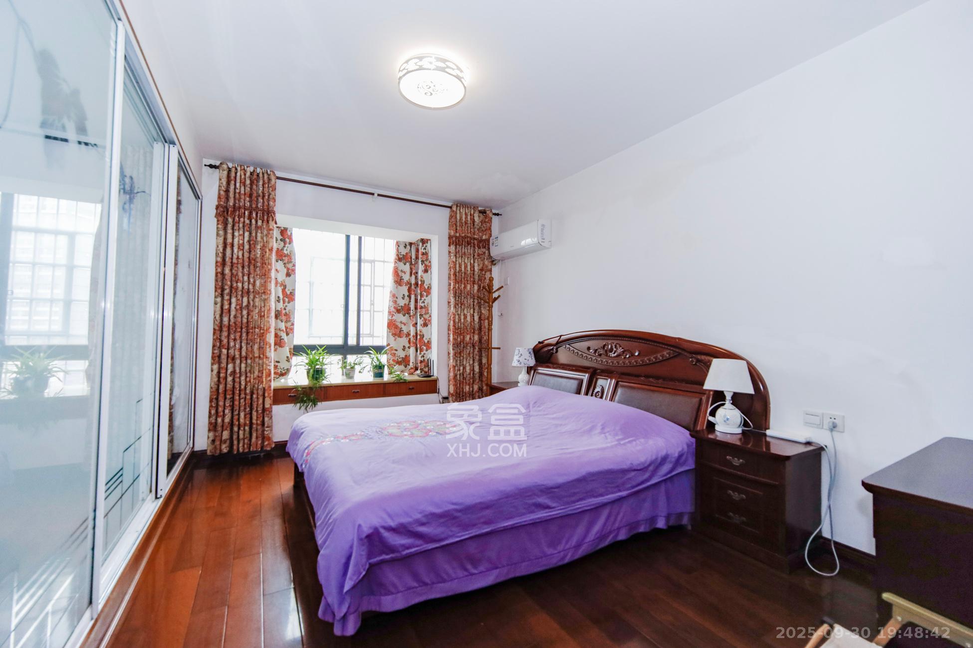 湘水一城(一期)  3室2厅2卫    90.0万卧室