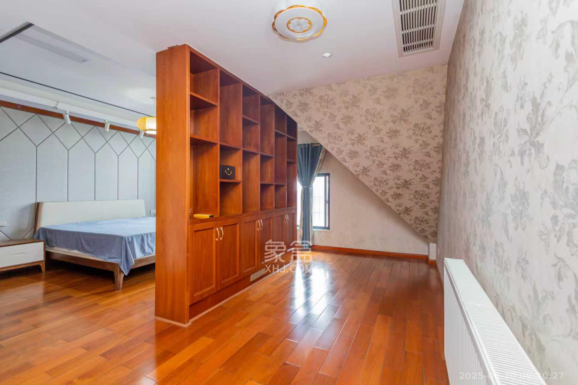 辉宏橄榄城 6室2厅2卫 4500.0元/月 辉宏橄榄城 6室2厅2卫 4500.0元/月室内图