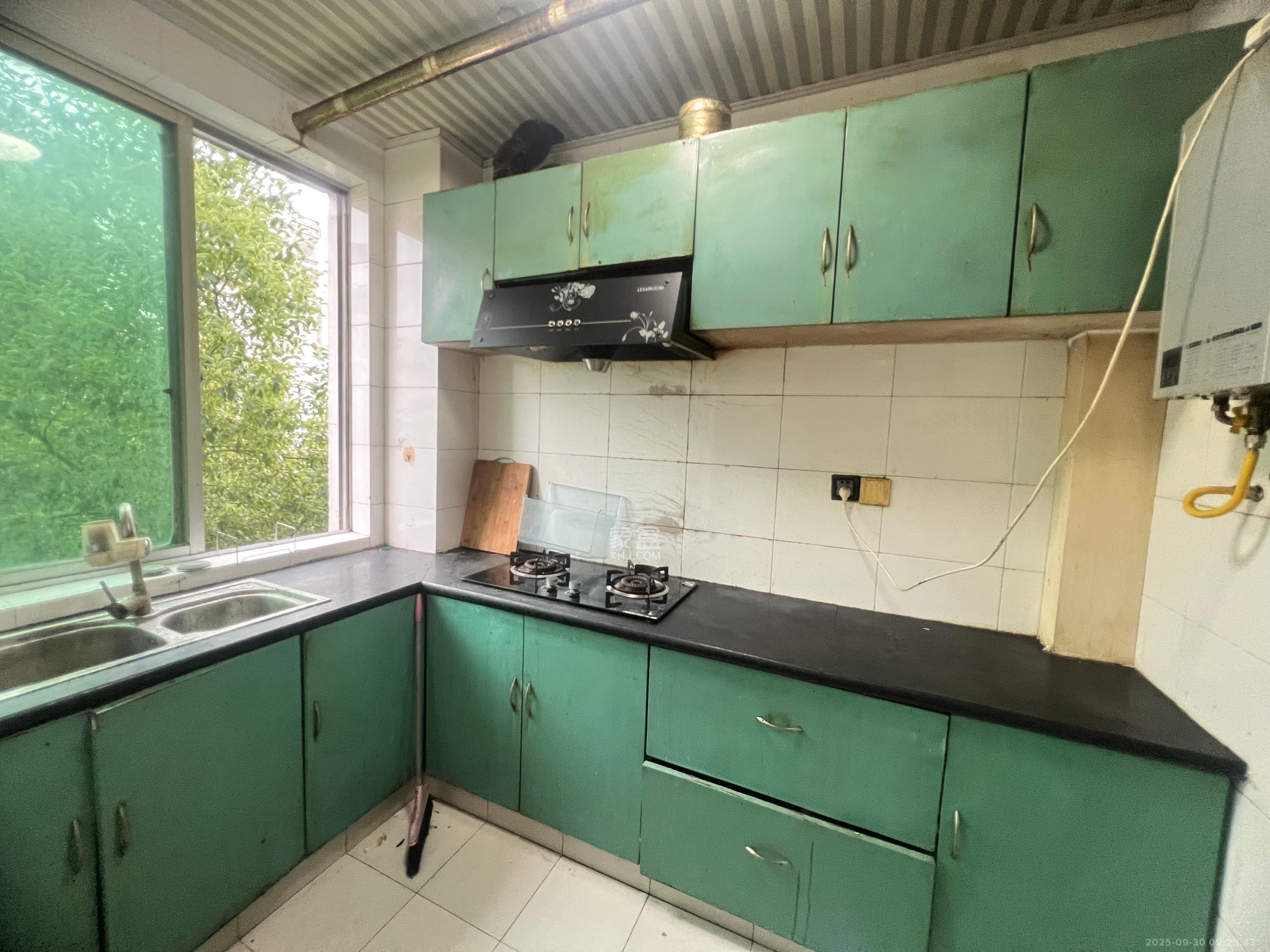 中南汽车世界  2室2厅1卫    1000.0元/月室内图