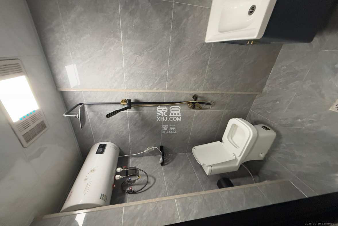 保利香槟国际 1室1厅1卫 1300.0元/月 保利香槟国际 1室1厅1卫 1300.0元/月室内图