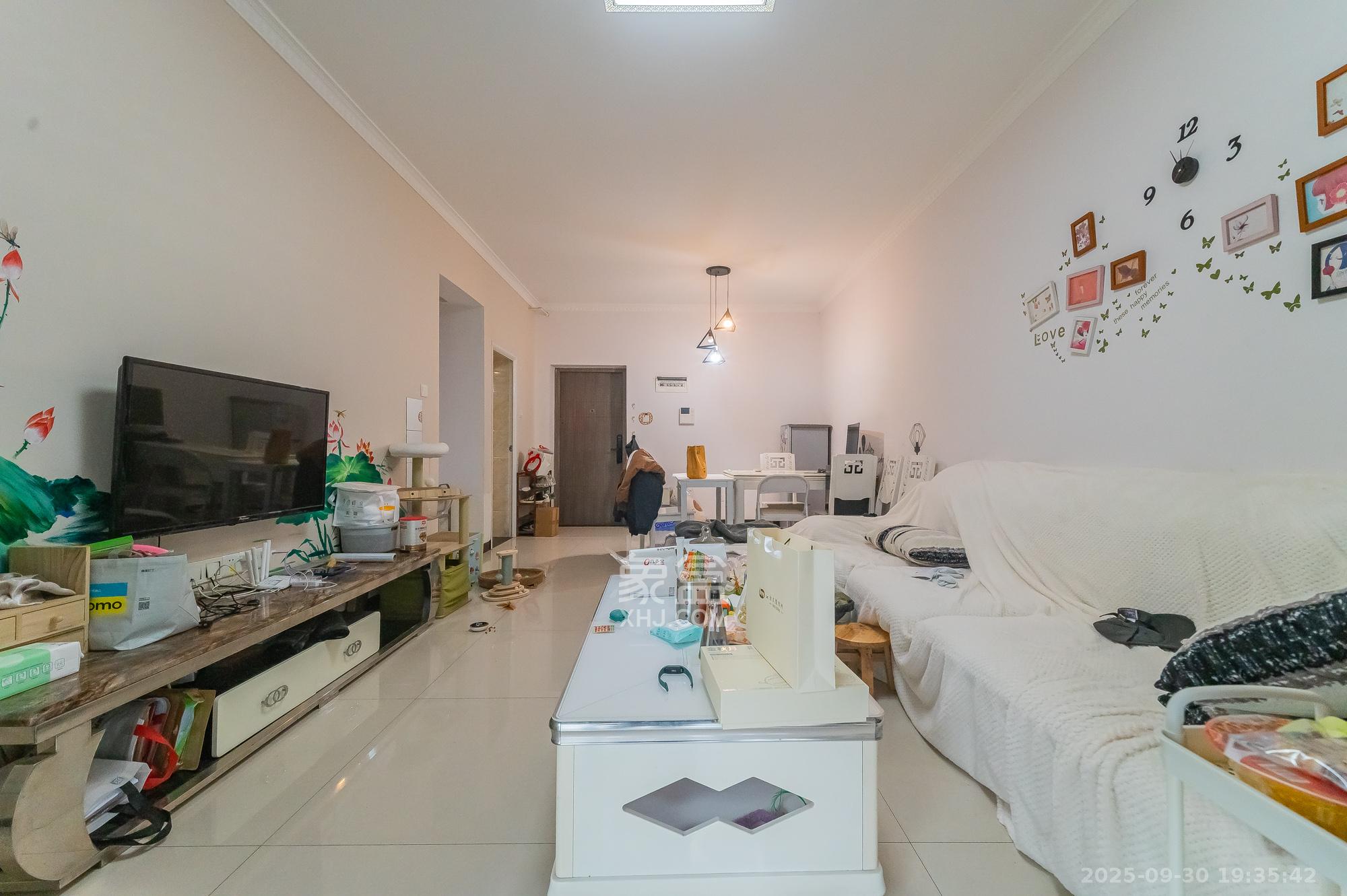 恒基凯旋门一二期 1室1厅1卫 46.8万 恒基凯旋门一二期 1室1厅1卫 46.8万客厅