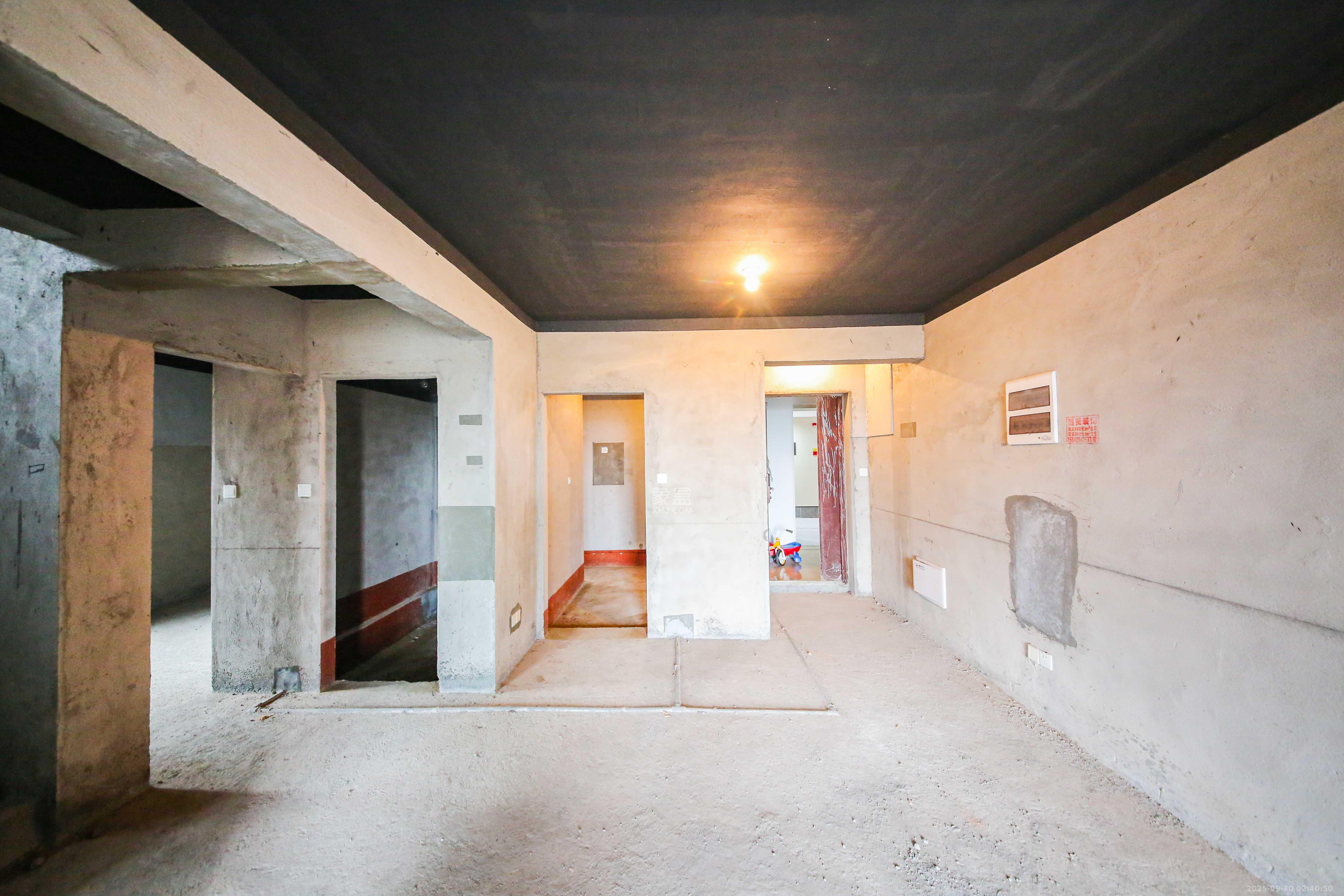 鑫远翡丽郡(鑫远翡丽雅苑) 5室2厅2卫 212.8万 鑫远翡丽郡(鑫远翡丽雅苑) 5室2厅2卫 212.8万客厅