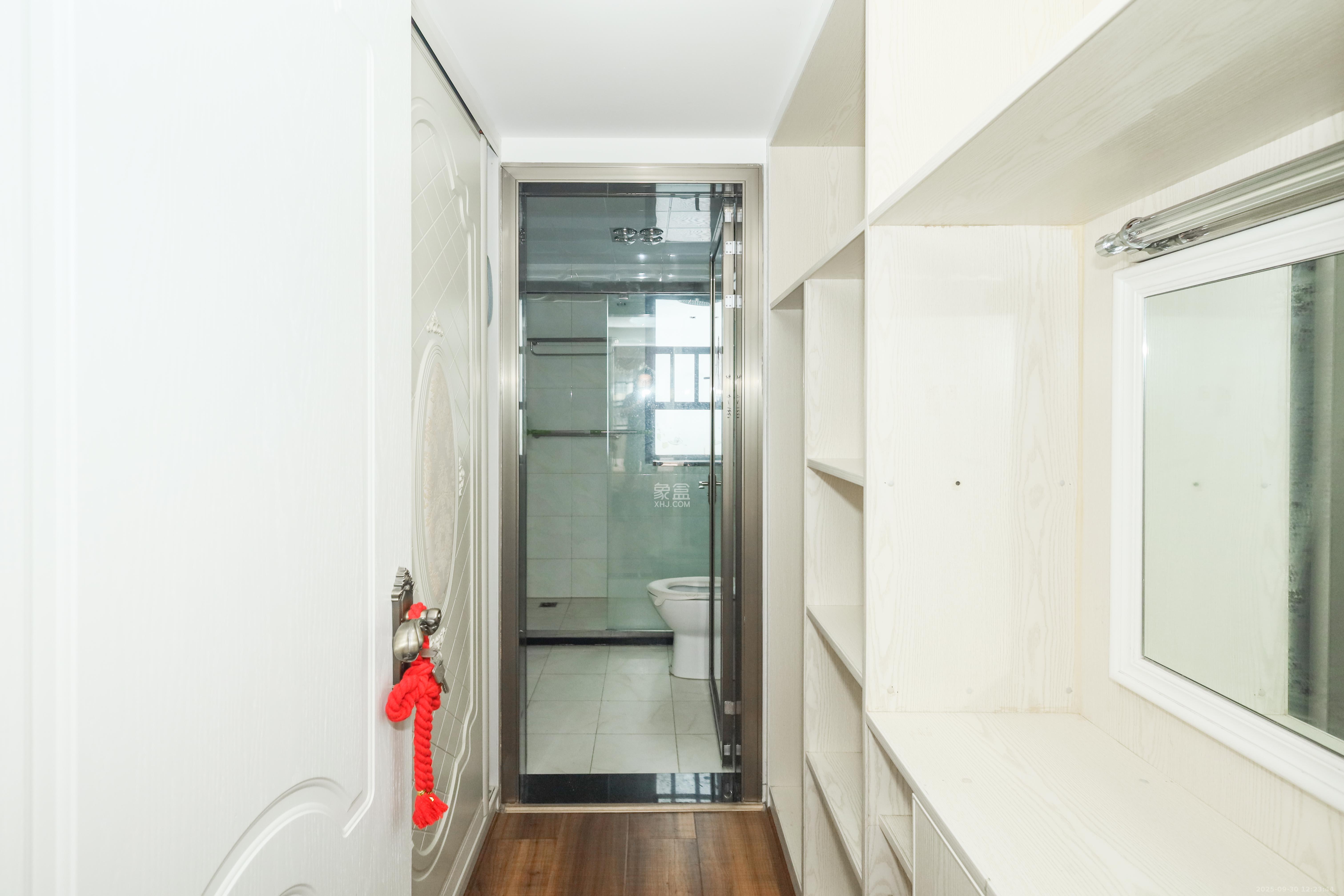 好莱城（弘德西街）  4室2厅2卫    120.0万卫生间