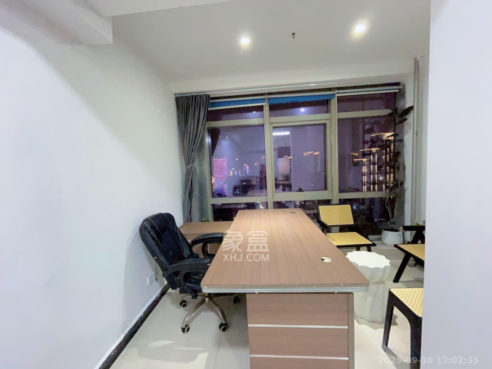 奥克斯广场 1室1厅1卫 2400.0元/月 奥克斯广场 1室1厅1卫 2400.0元/月室内图