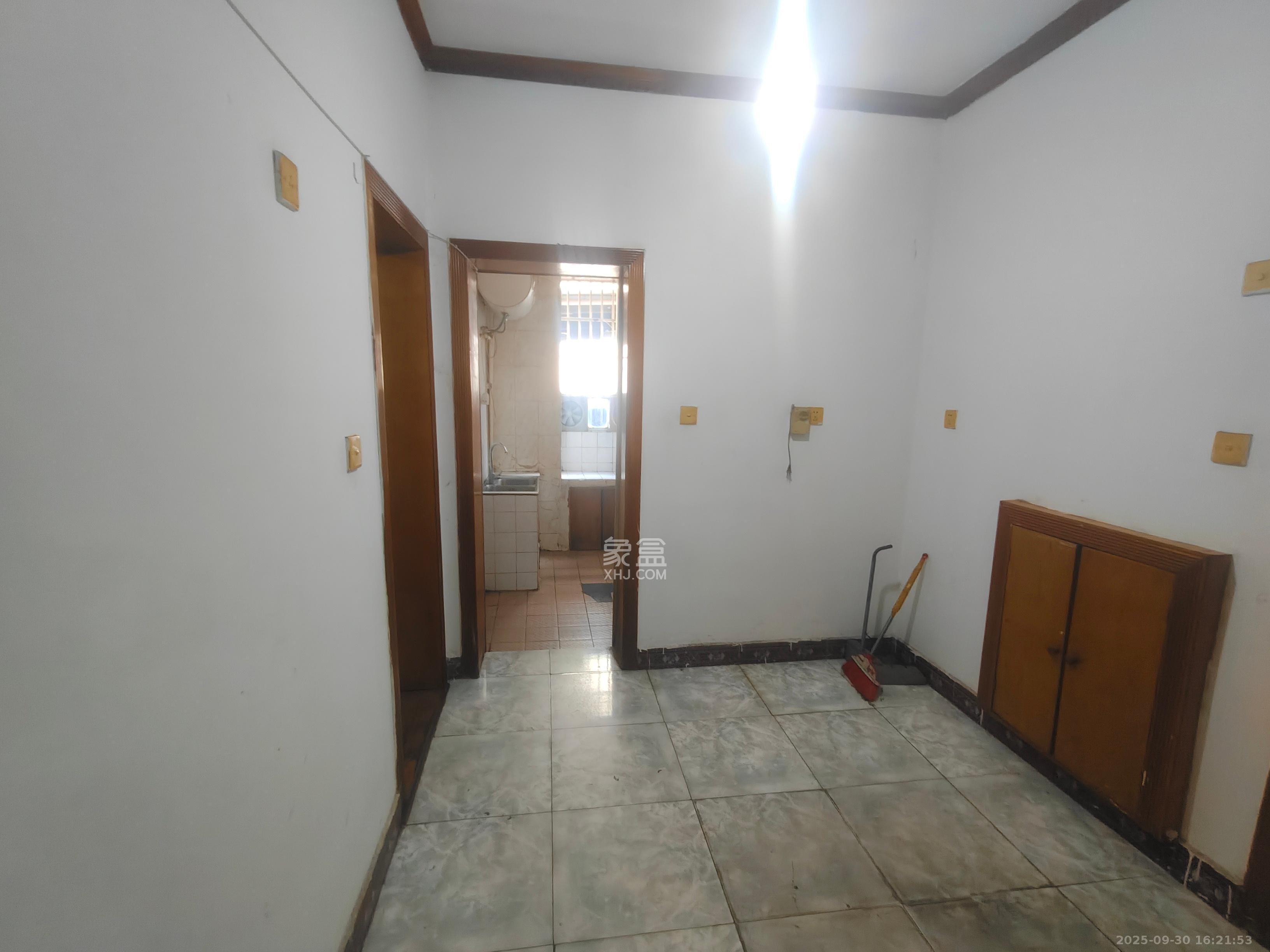 高桥高双湖商贸城  3室1厅1卫    1500.0元/月室内图