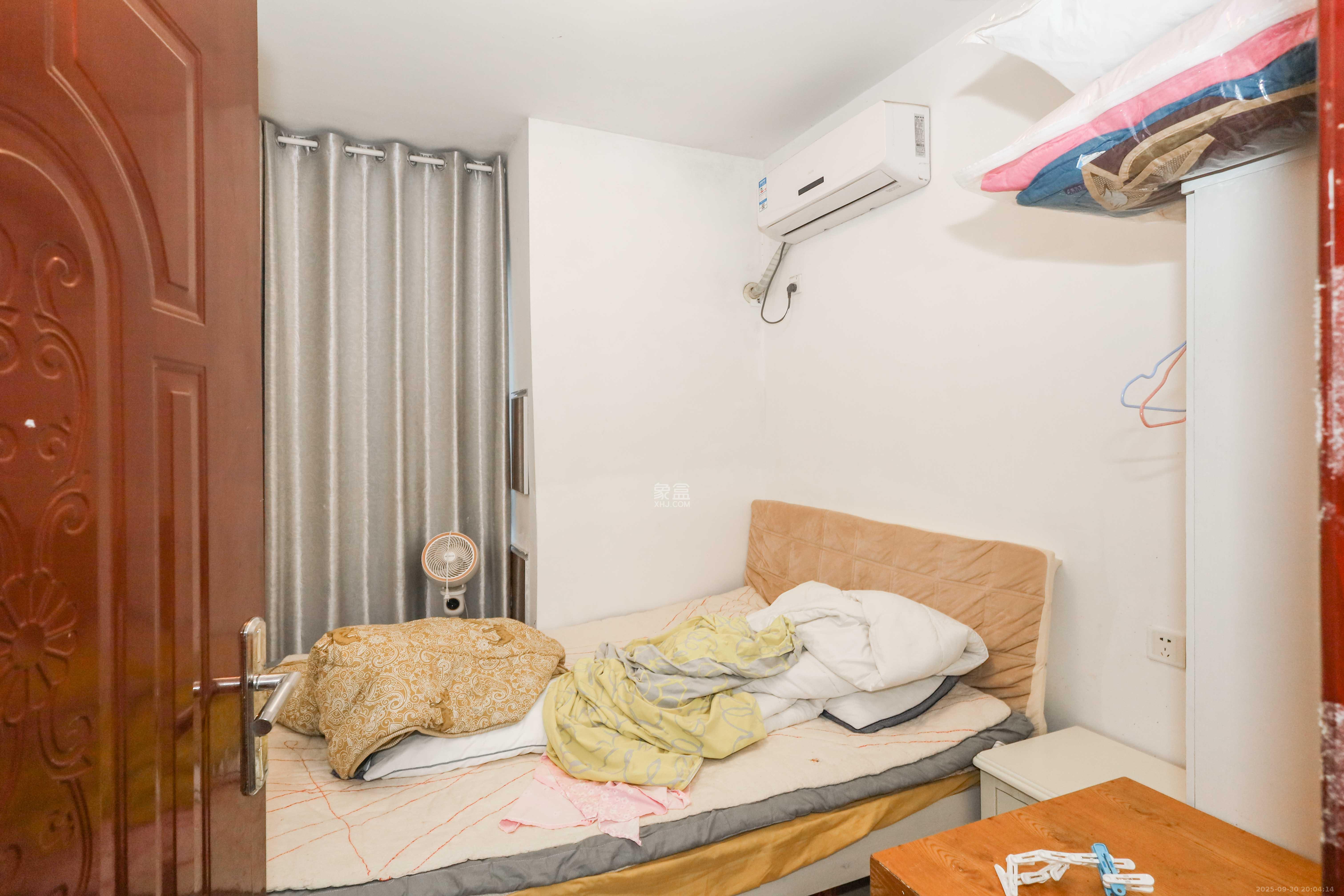 华侨假日中心（晟华苑）  4室2厅1卫    83.0万卧室