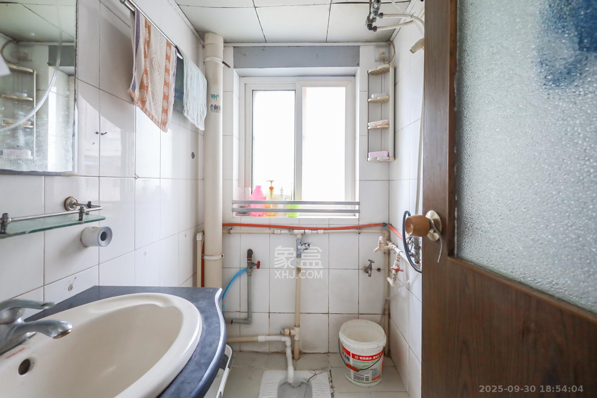 长沙船舶厂宿舍 1室2厅2卫 68.0万 长沙船舶厂宿舍 1室2厅2卫 68.0万卫生间