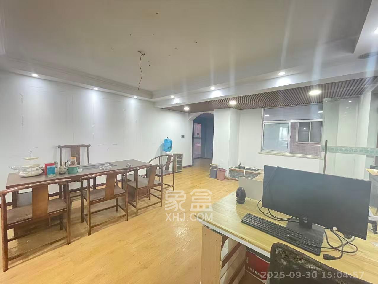 高桥现代商贸城  4室2厅1卫    4000.0元/月 高桥现代商贸城  4室2厅1卫    4000.0元/月室内图