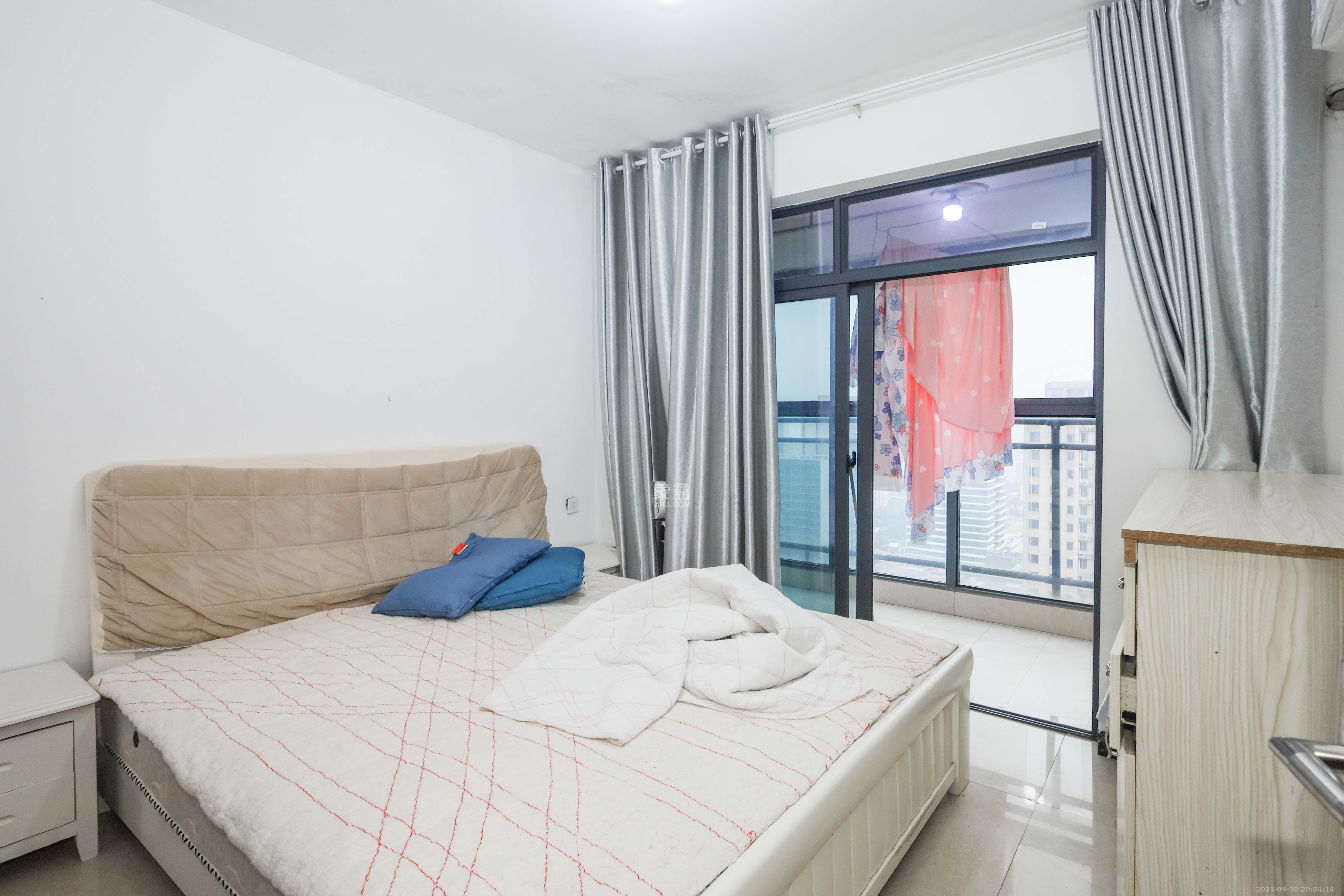 华侨假日中心(晟华苑) 4室2厅1卫 83.0万 华侨假日中心(晟华苑) 4室2厅1卫 83.0万卧室