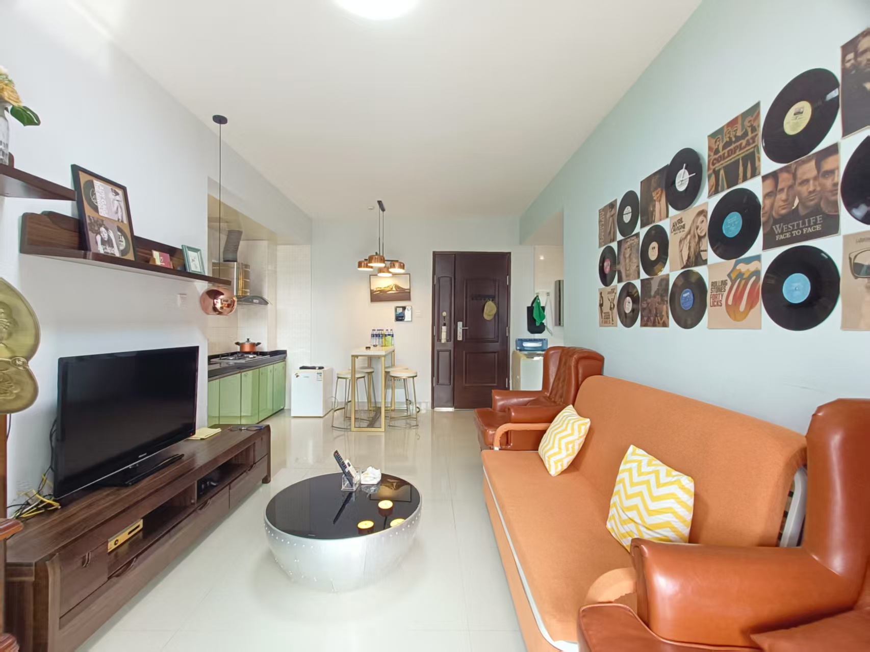 环强御景湾 1室1厅1卫 2100.00元/月 环强御景湾 1室1厅1卫 2100.00元/月室内图