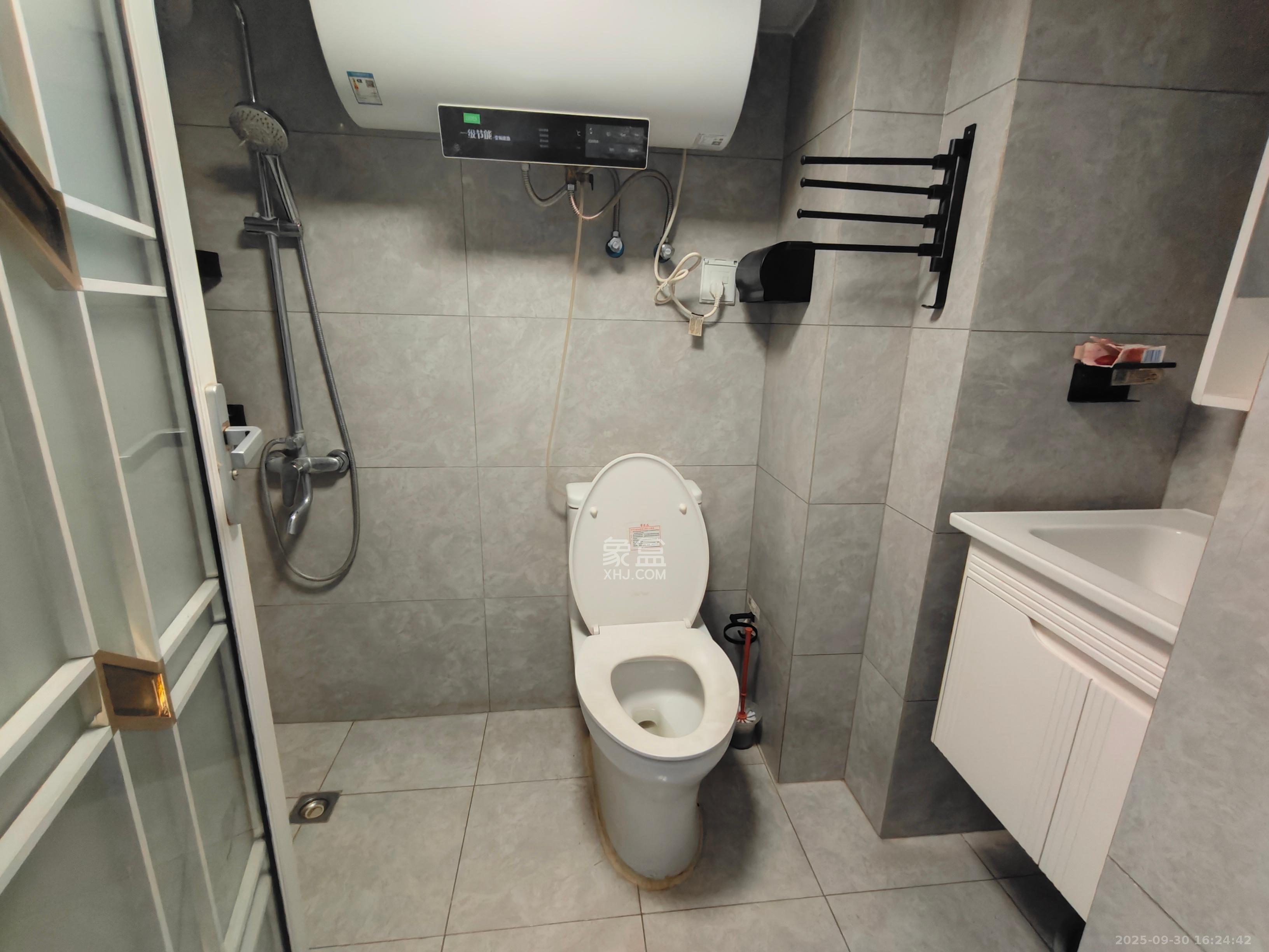 达美溪湖湾 2室1厅1卫 2300.0元/月 达美溪湖湾 2室1厅1卫 2300.0元/月室内图