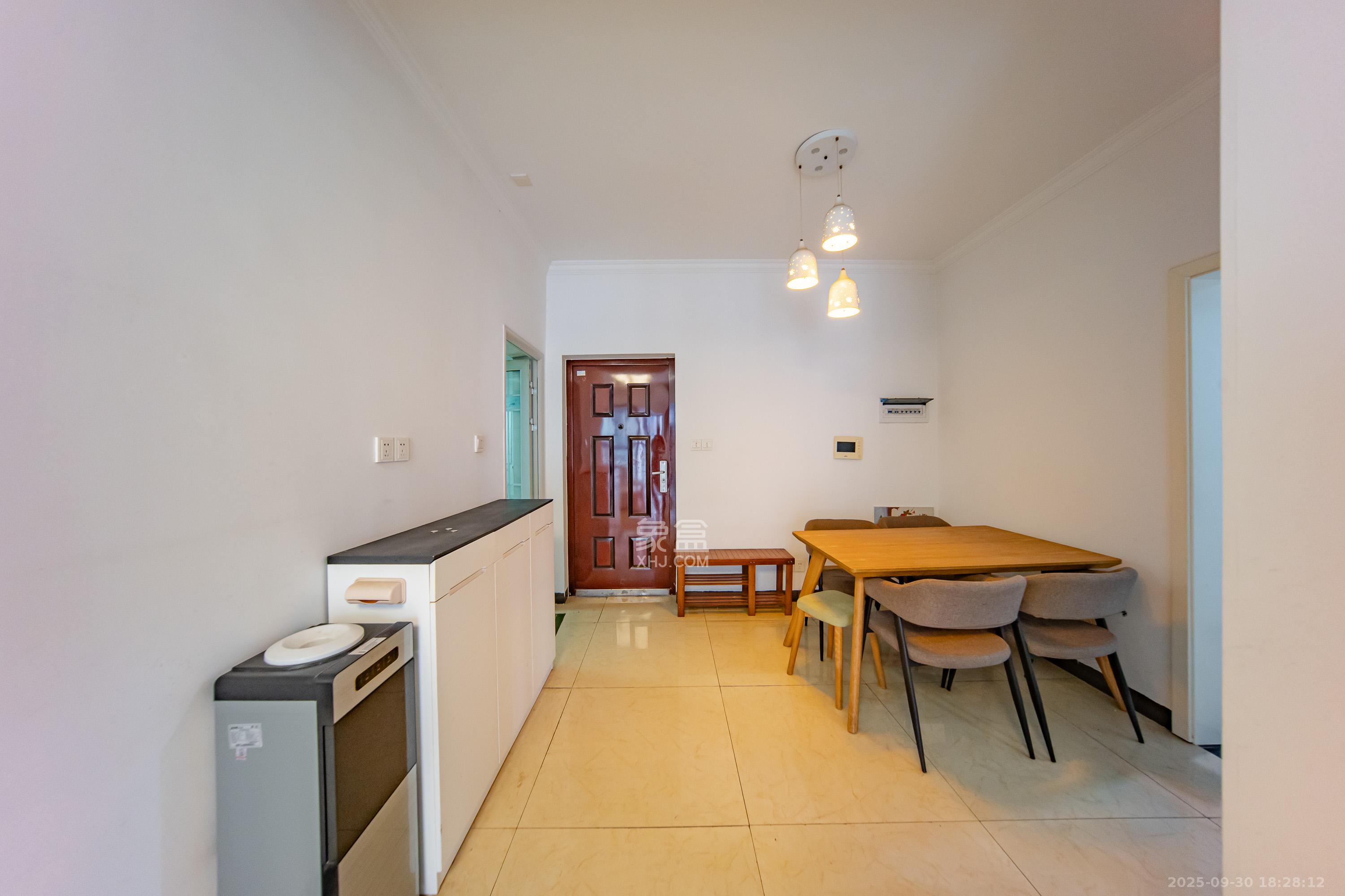 洋湖时代  3室2厅1卫    55.0万 洋湖时代  3室2厅1卫    55.0万客厅