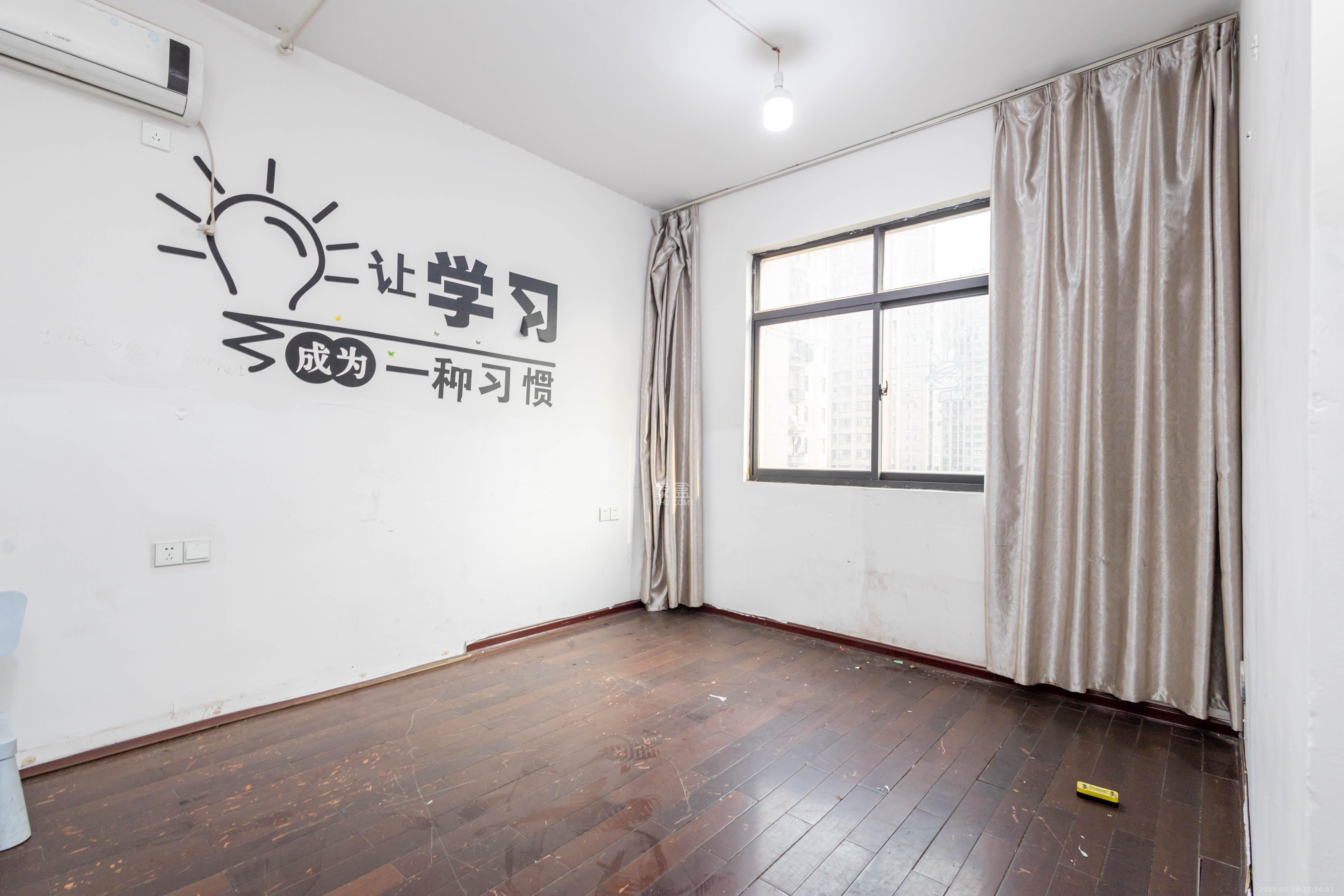 康桥长郡 3室2厅1卫 58.0万 康桥长郡 3室2厅1卫 58.0万卧室