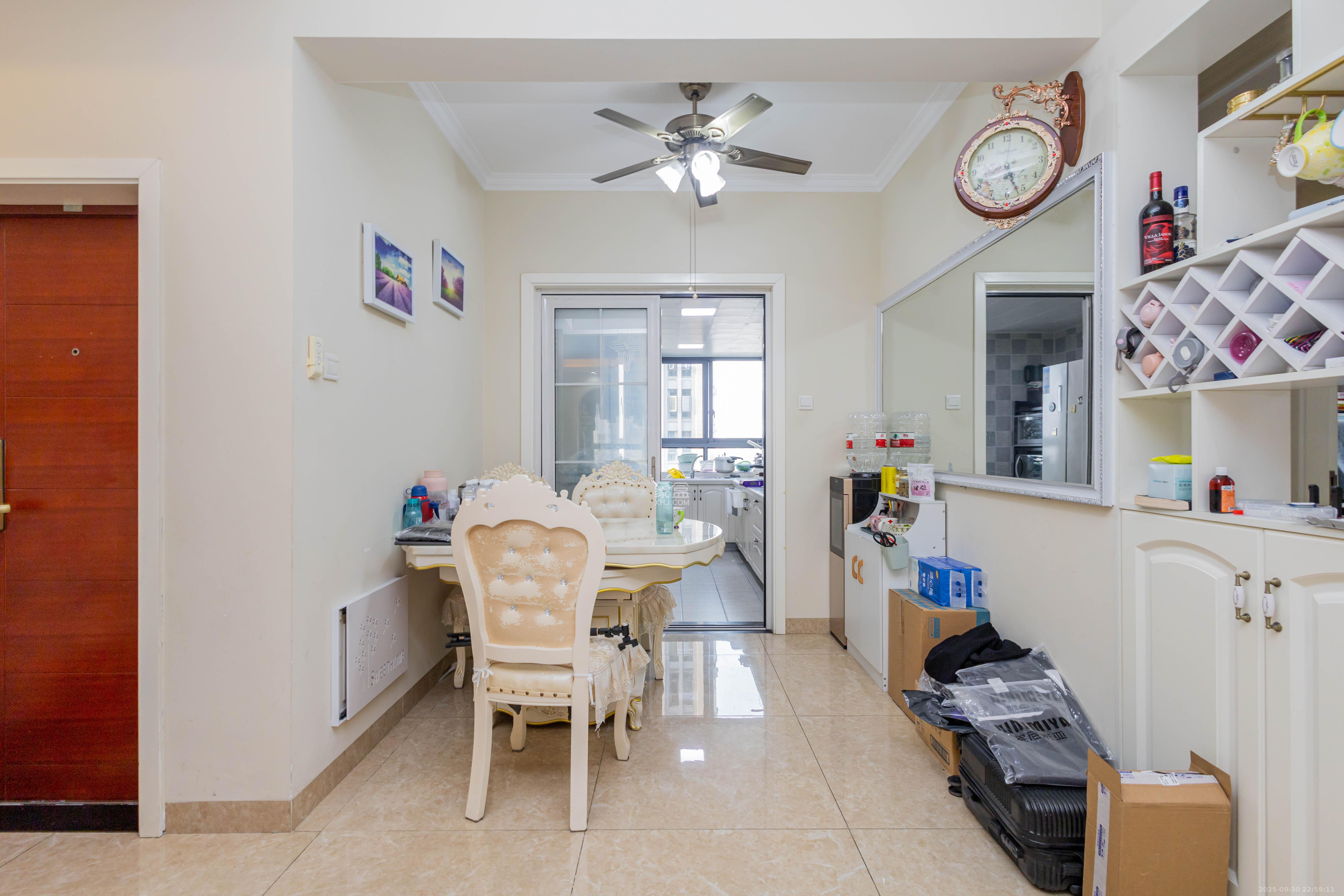 中房瑞致国际  3室2厅2卫    112.0万客厅