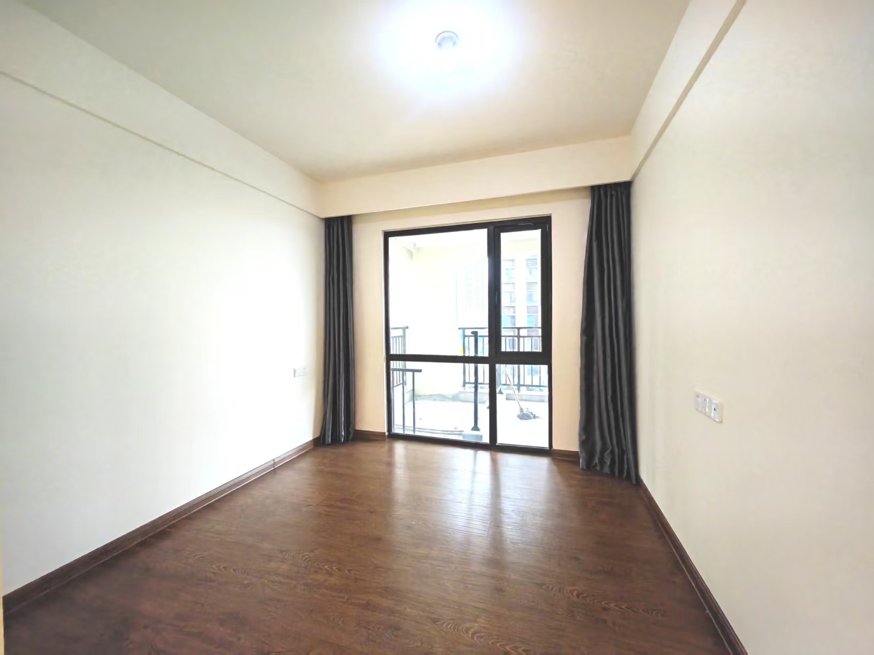 碧桂园翘楚棠 4室2厅2卫 86.8万 碧桂园翘楚棠 4室2厅2卫 86.8万客厅