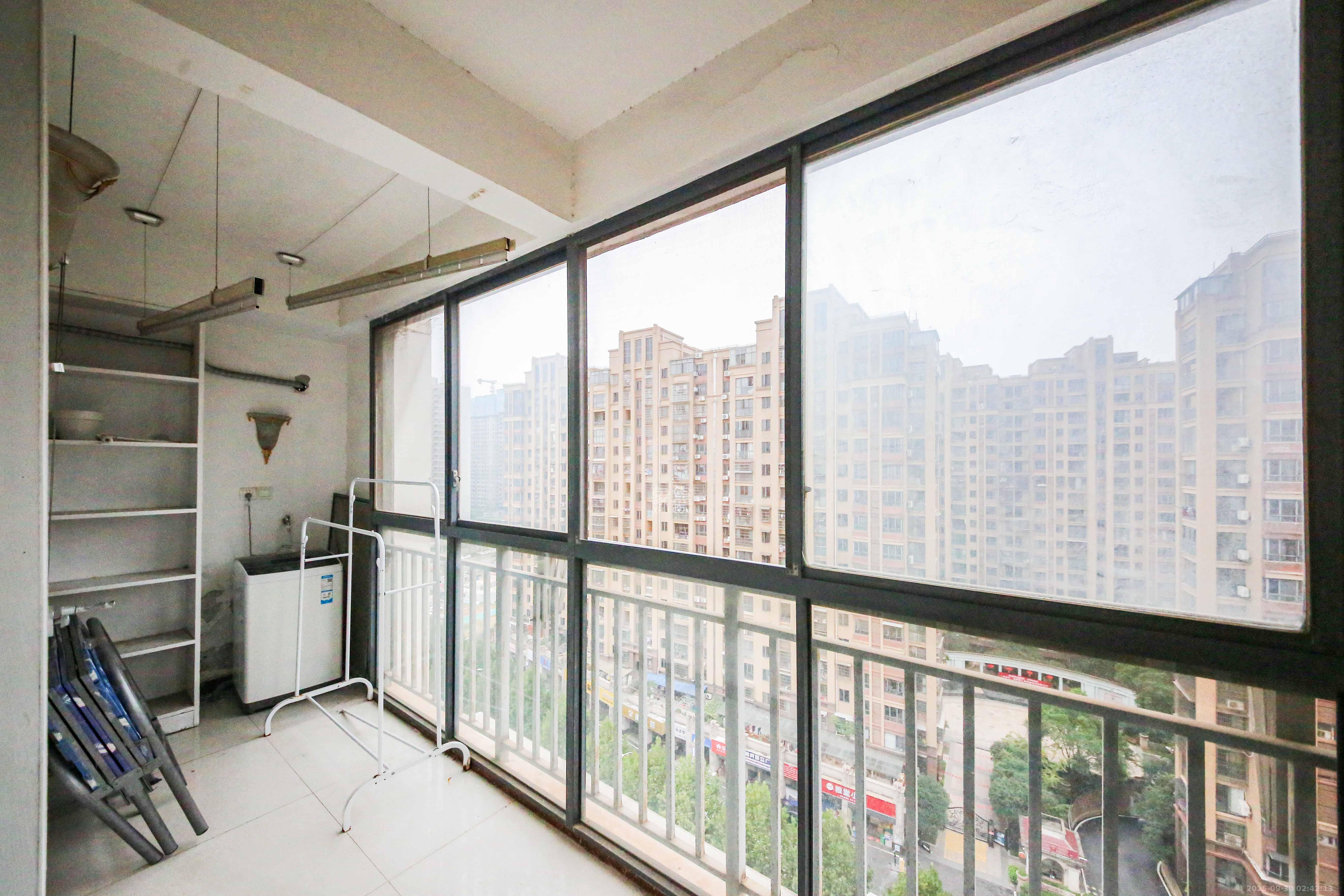 湘府名邸（同力家园）  1室2厅2卫    118.0万阳台