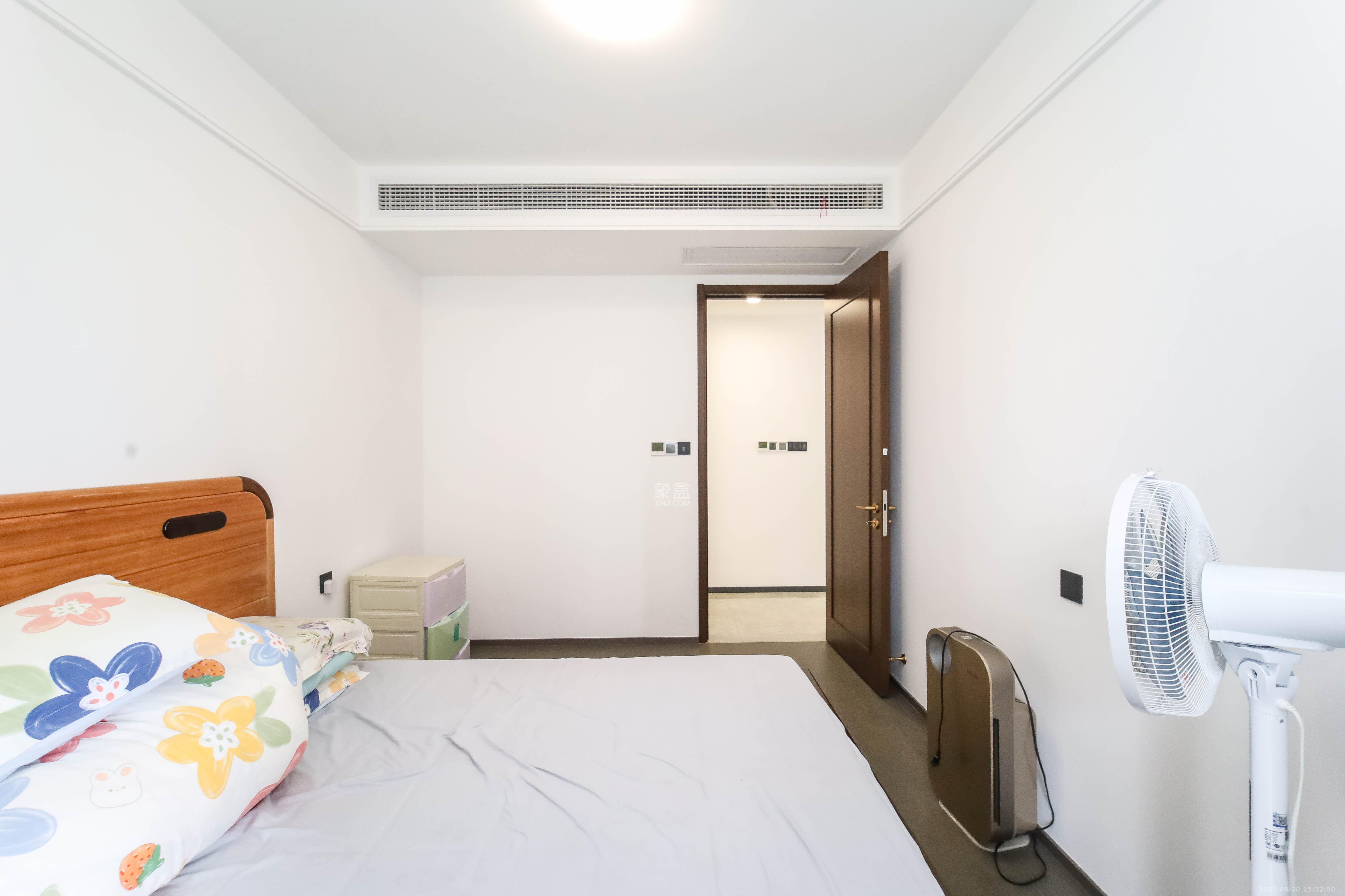 德奥上河城章 4室2厅2卫 230.0万 德奥上河城章 4室2厅2卫 230.0万卧室