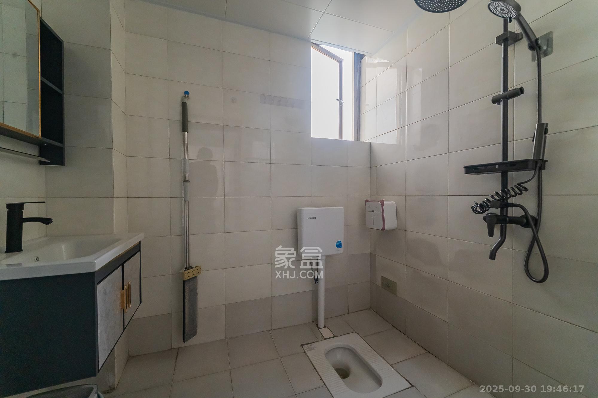 阳光丽景  3室2厅2卫    79.8万卫生间