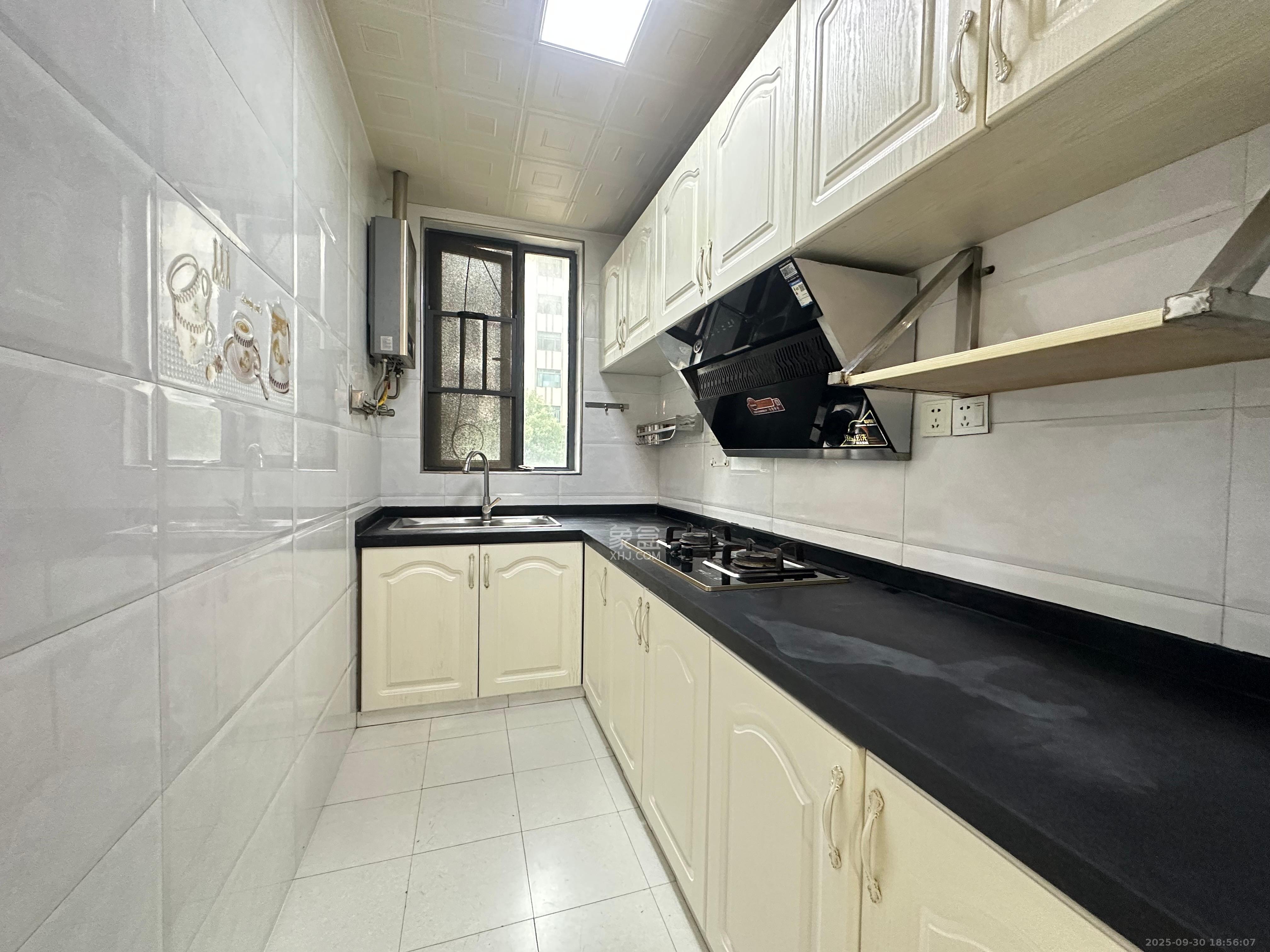 荣盛花语馨苑  3室2厅1卫    2100.0元/月室内图