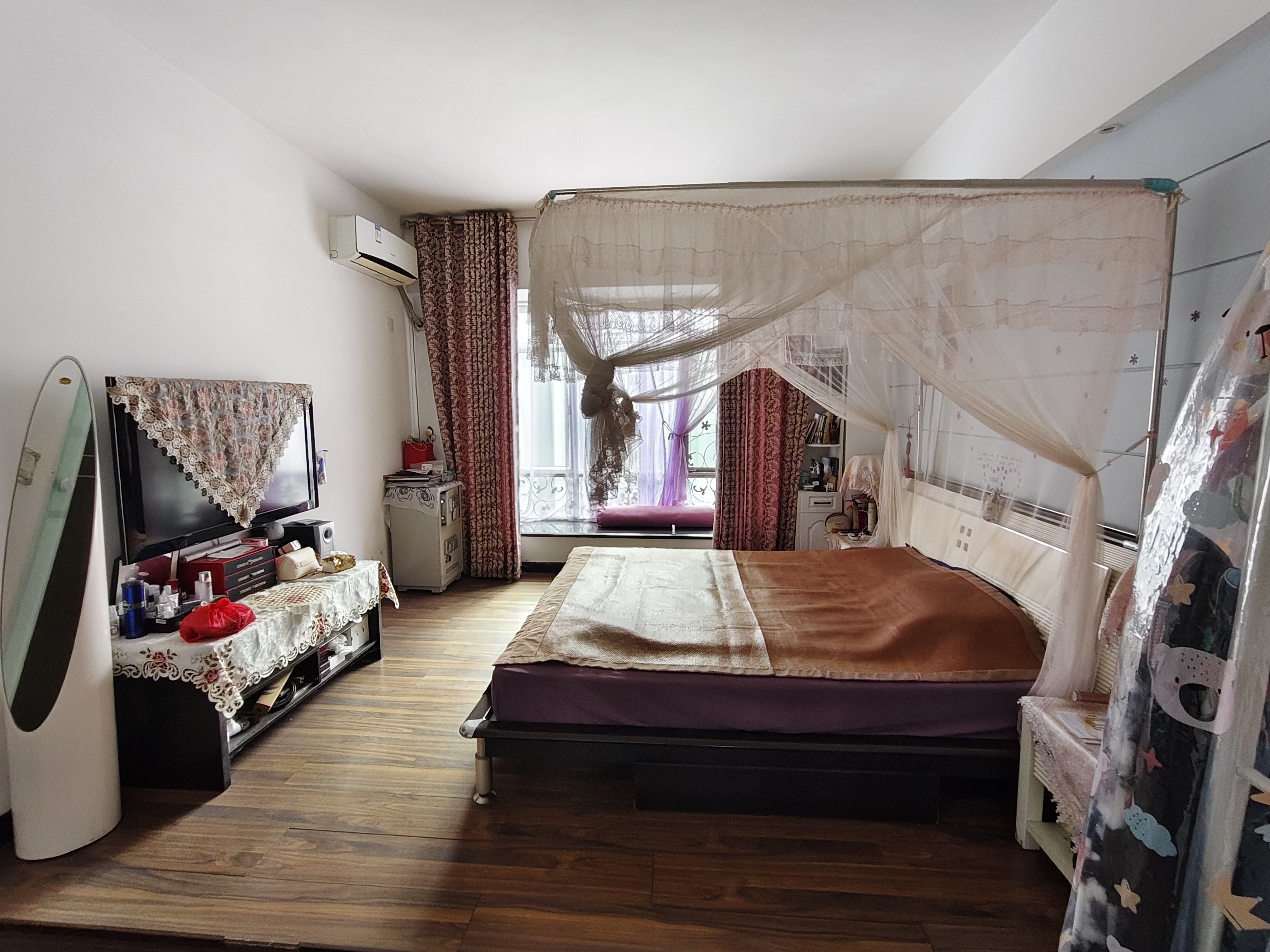 名门广场南区(一期) 4室2厅2卫 5000.0元/月 名门广场南区(一期) 4室2厅2卫 5000.0元/月室内图