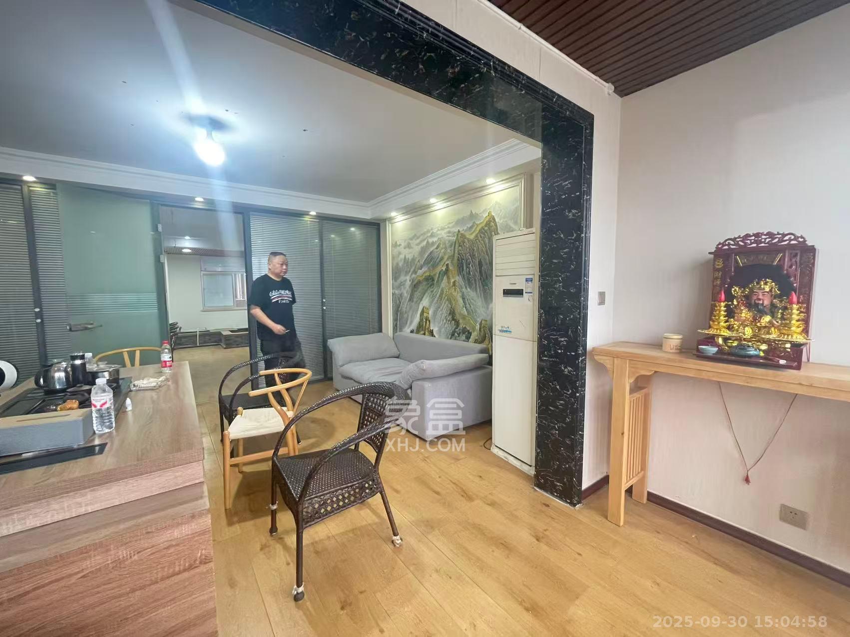 高桥现代商贸城  4室2厅1卫    4000.0元/月 高桥现代商贸城  4室2厅1卫    4000.0元/月室内图